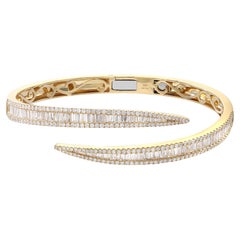 Bracelet jonc en or jaune 18 carats avec diamants taille baguette et ronde de 3,76 carats poids total