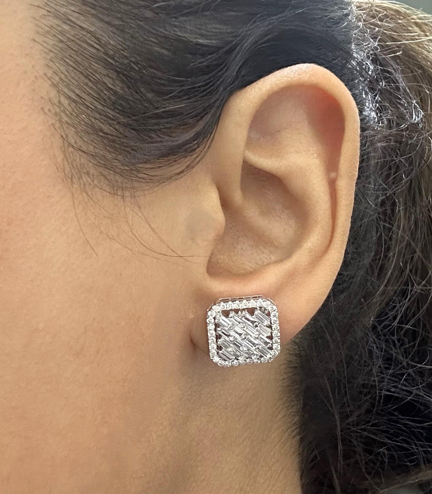 Taille baguette Boucles d'oreilles diamant baguette et rond en or blanc 14K 1.72Cttw en vente