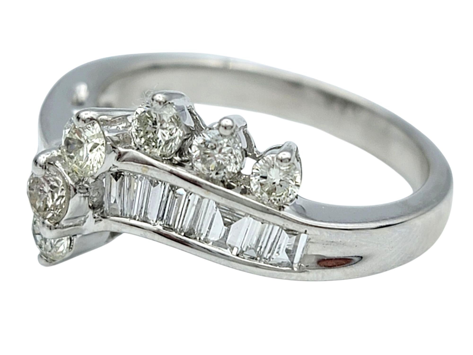 Baguette and Round Cut Diamond Wave Band Ring in Polished 14 Karat White Gold Contemporáneo en venta