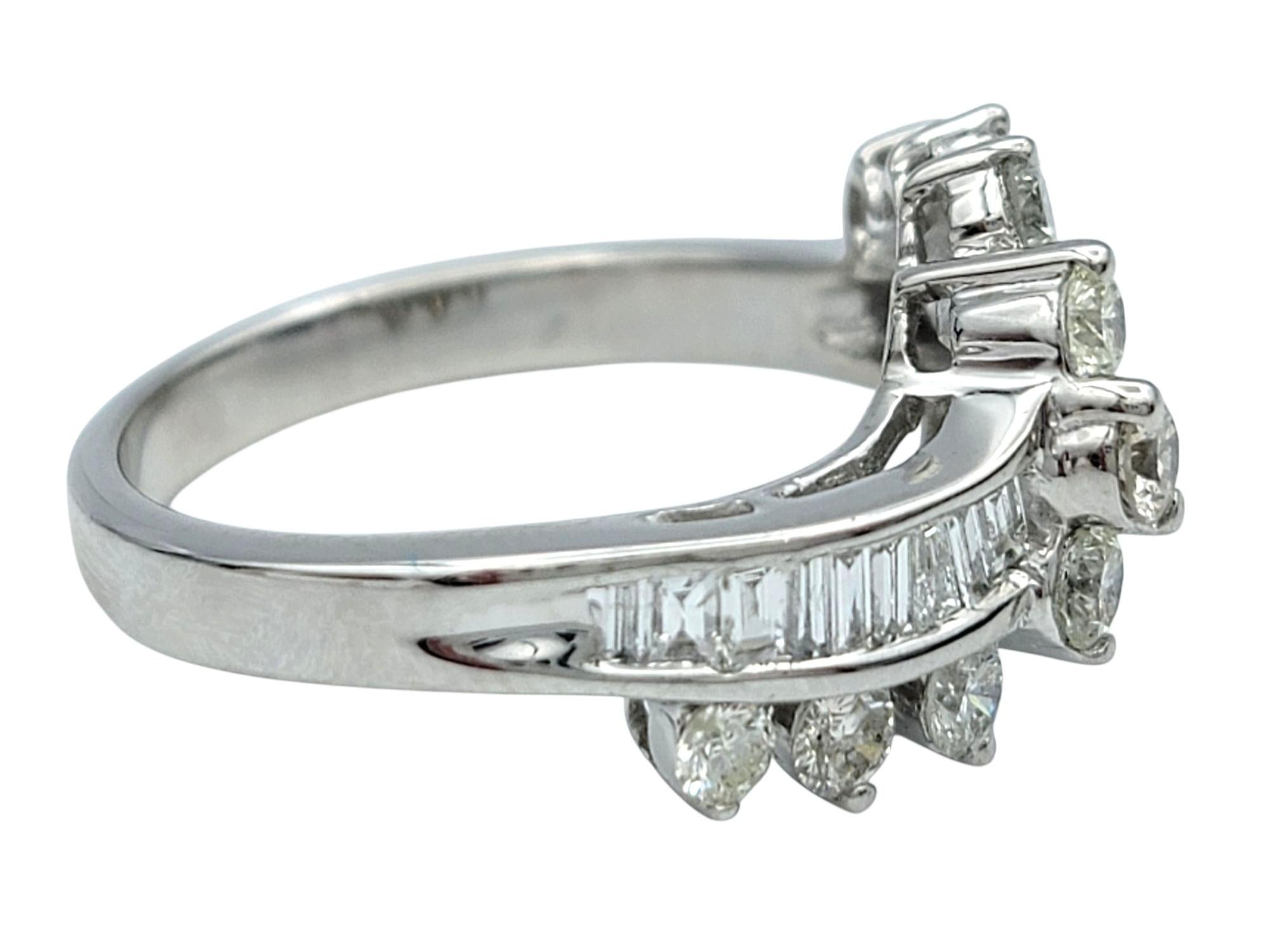 Baguette and Round Cut Diamond Wave Band Ring in Polished 14 Karat White Gold Corte redondo en venta