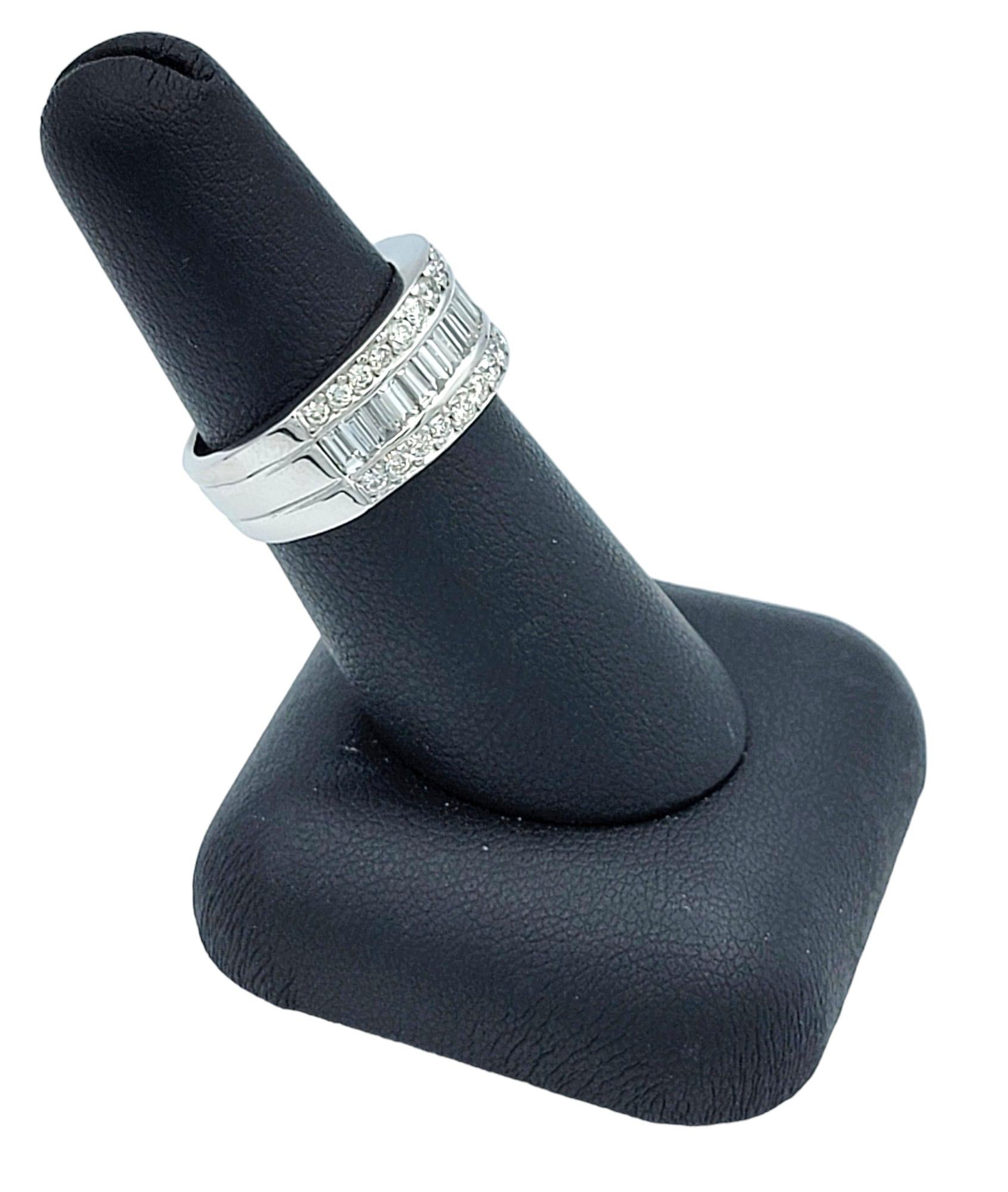 Anello a fascia larga a 3 file di diamanti tondi e baguette in oro bianco lucido 14 carati in vendita 6
