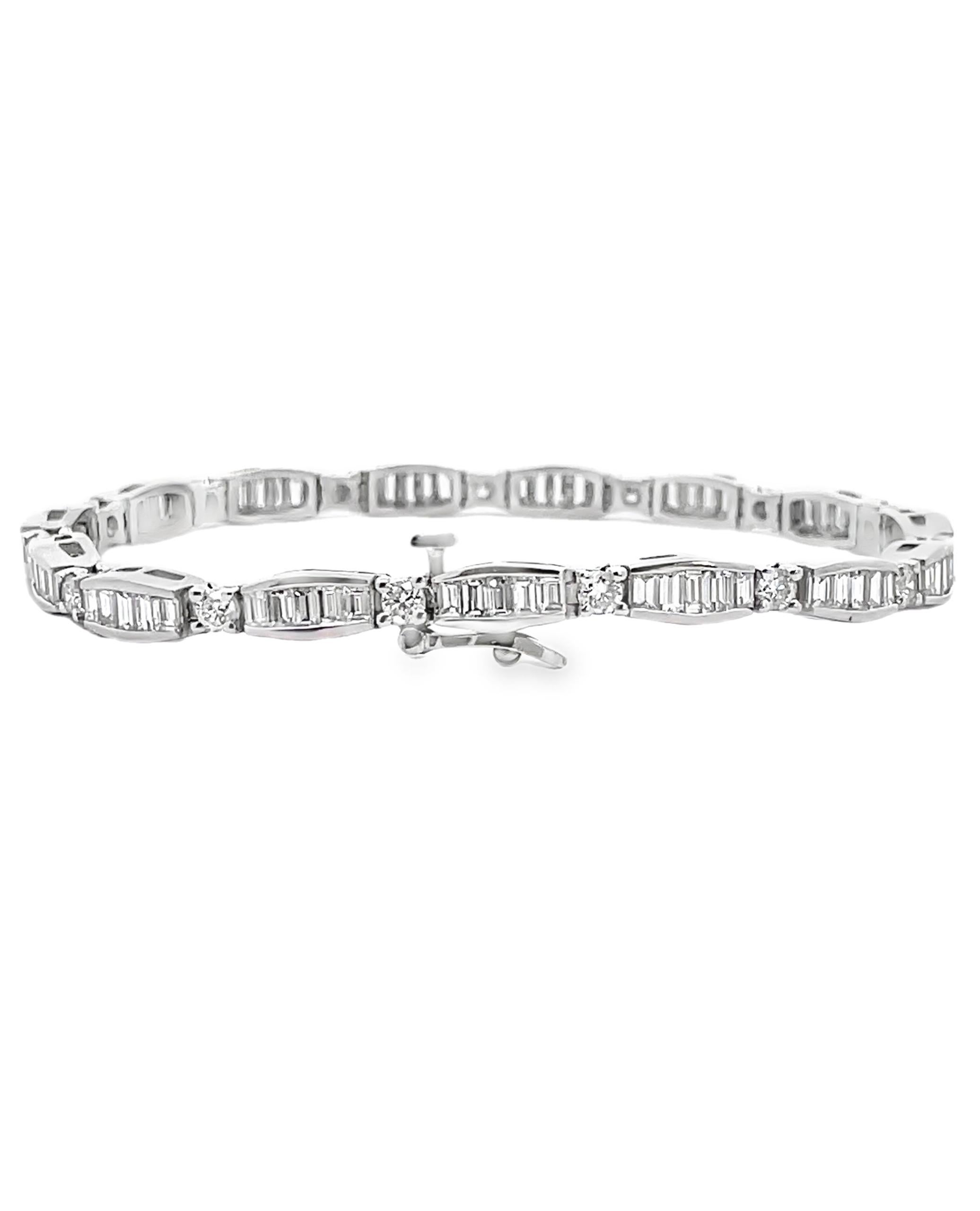 Pulsera de Diamantes Baguette y Redondos en Oro Blanco de 14 K Contemporáneo en venta