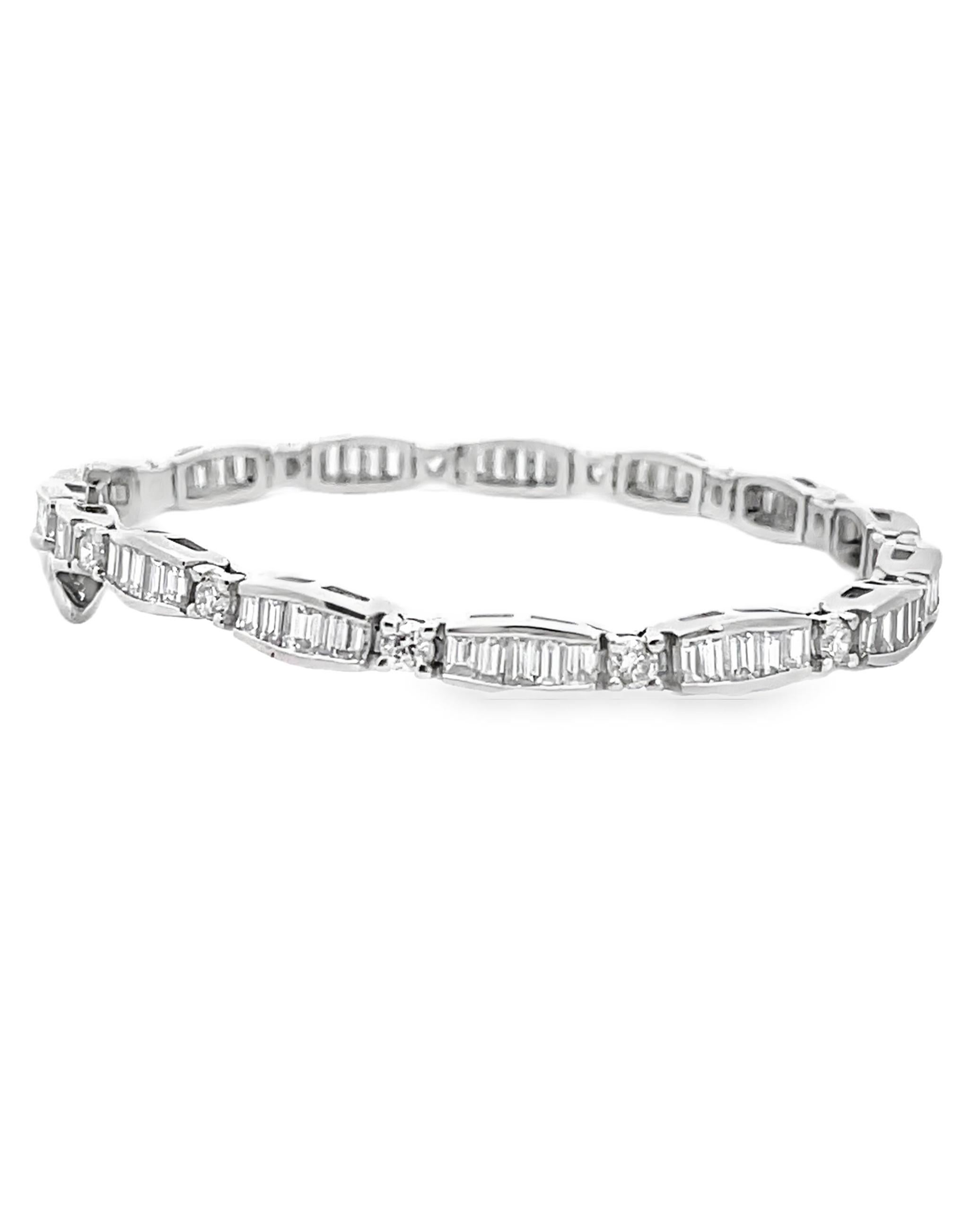 Pulsera de Diamantes Baguette y Redondos en Oro Blanco de 14 K Corte mixto en venta