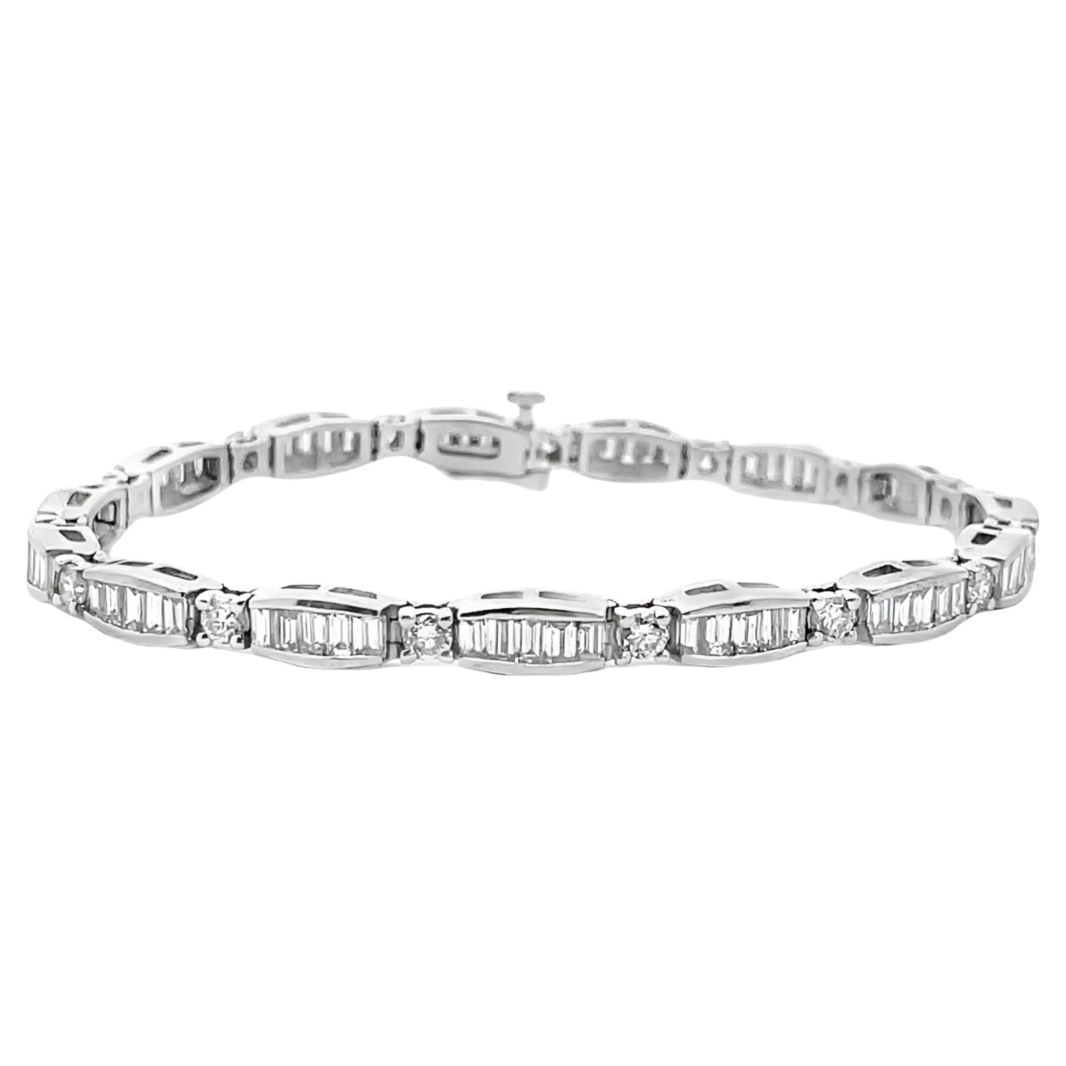 Pulsera de Diamantes Baguette y Redondos en Oro Blanco de 14 K en venta