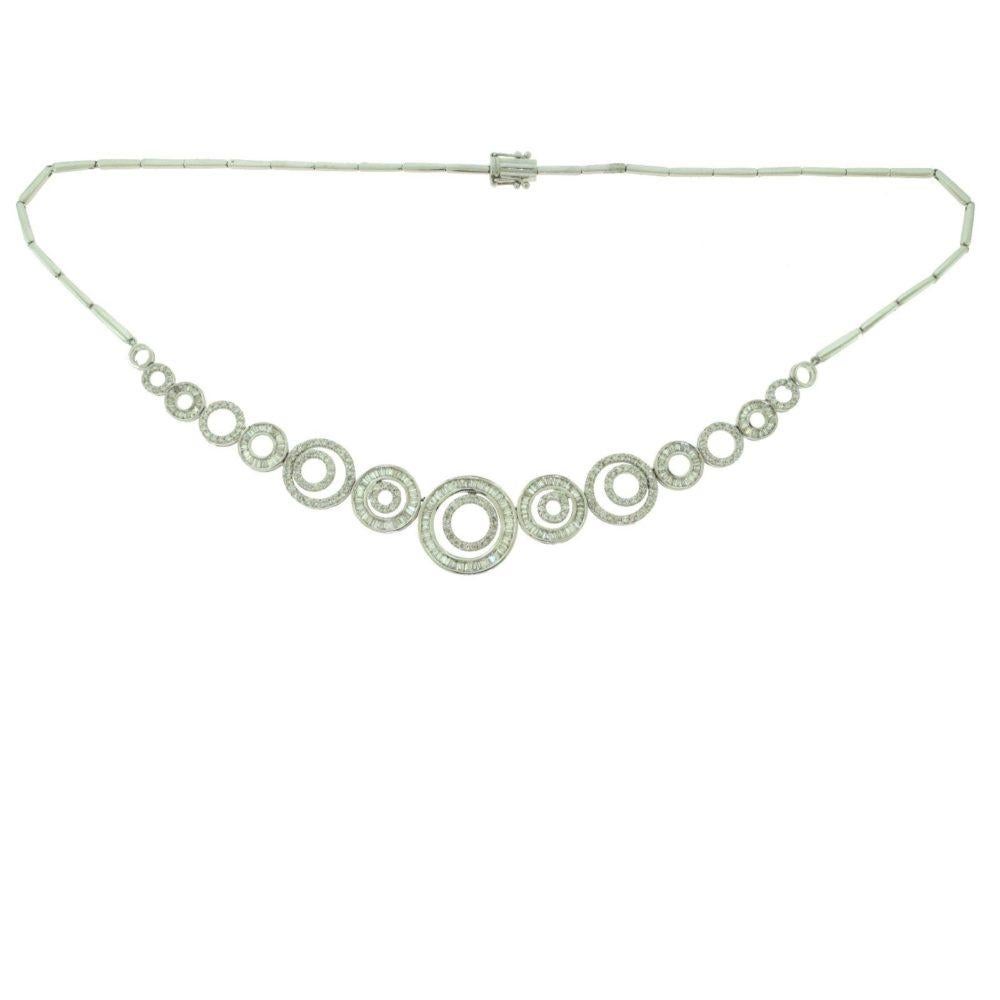 Halskette aus Weißgold mit Baguette- und runden Diamanten im Kreis, 5,3 Karat im Zustand „Gut“ im Angebot in Miami, FL
