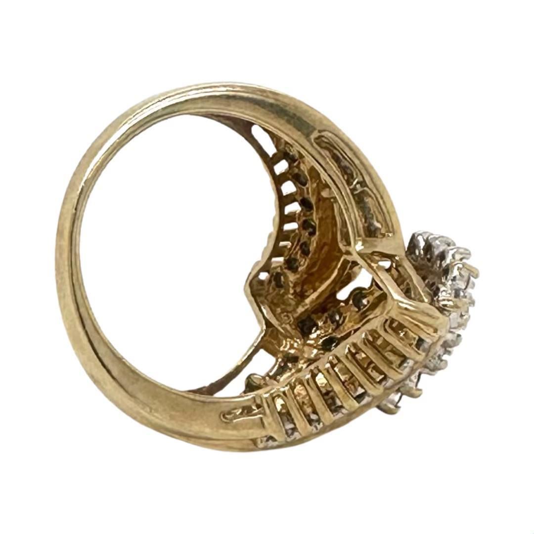 Taille baguette Bague cocktail grappe de diamants baguettes et ronds en or jaune en vente