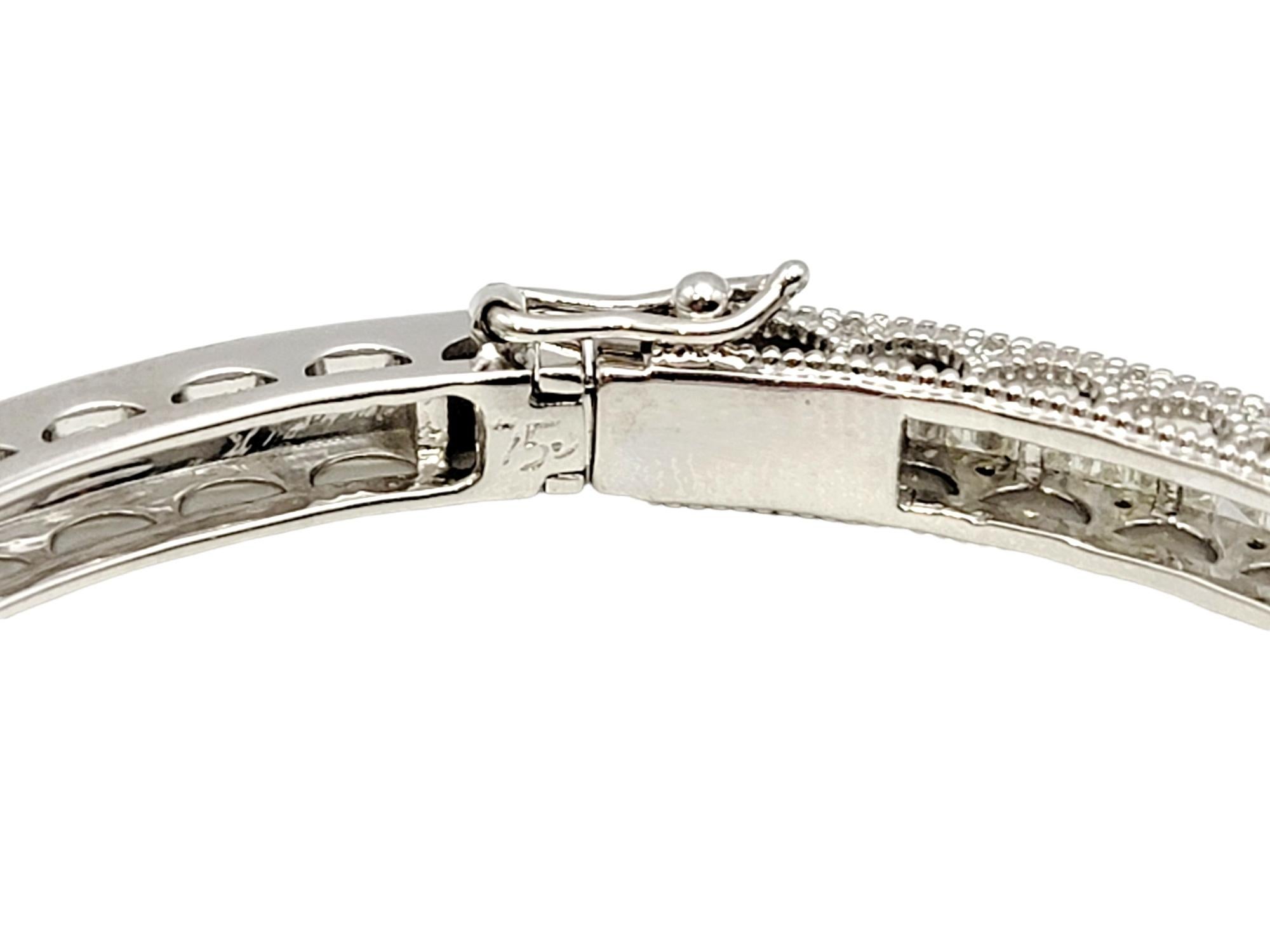Bracciale con diamanti tondi e baguette con cerniera in oro bianco 18 carati in vendita 6
