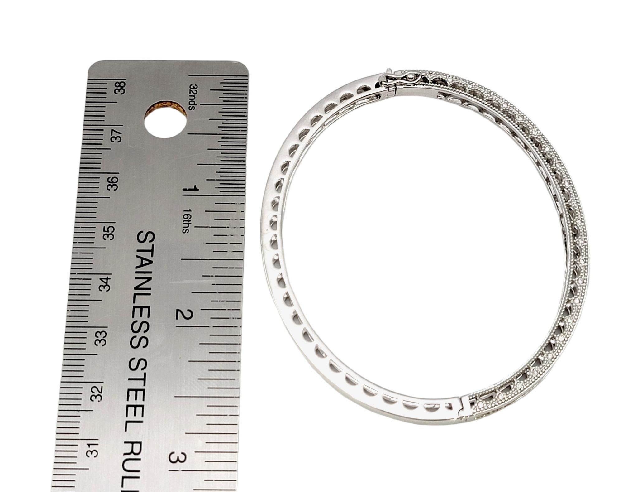 Bracciale con diamanti tondi e baguette con cerniera in oro bianco 18 carati in vendita 9