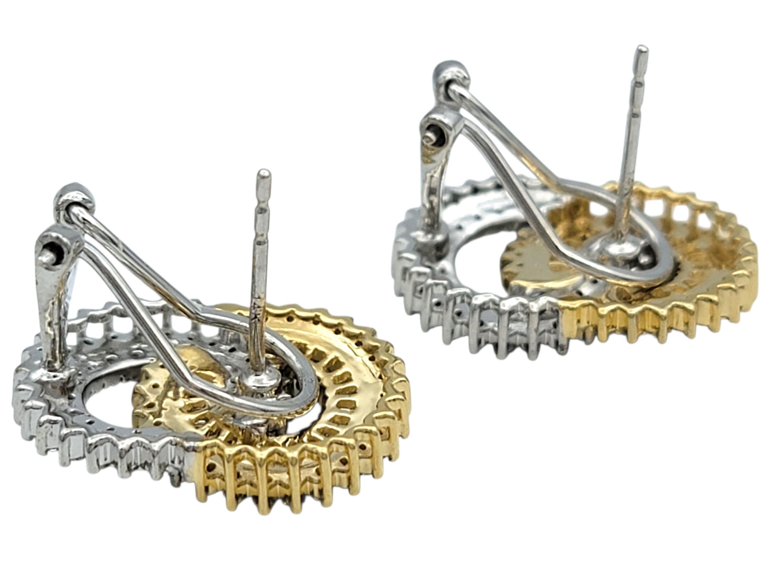 Baguette and Round Diamond Interlocking Open Circle Earrings in 18 Karat Gold In Good Condition For Sale In Scottsdale, AZ
