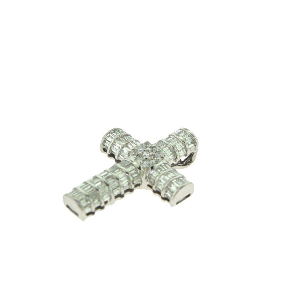 Mini-Kreuz-Anhänger aus Weißgold mit Baguetteschliff und runden Diamanten für Damen oder Herren im Angebot