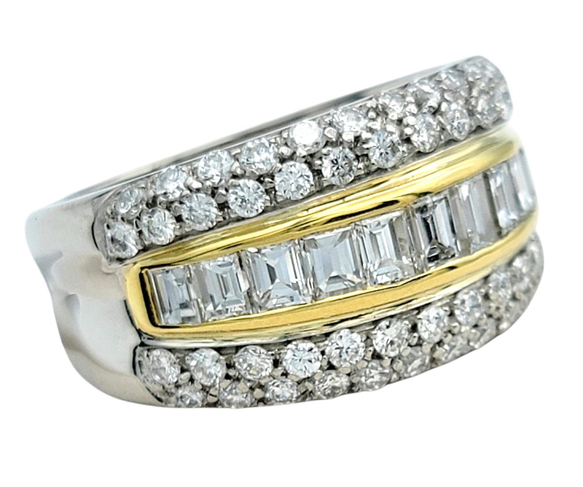 Taille de l'anneau : 6.75 

Cette superbe bague à anneau est un mélange magistral d'élégance et de luxe moderne. Fabriquée à partir d'une combinaison de platine et d'or 14 carats, la bague présente un design captivant de diamants ronds et baguettes