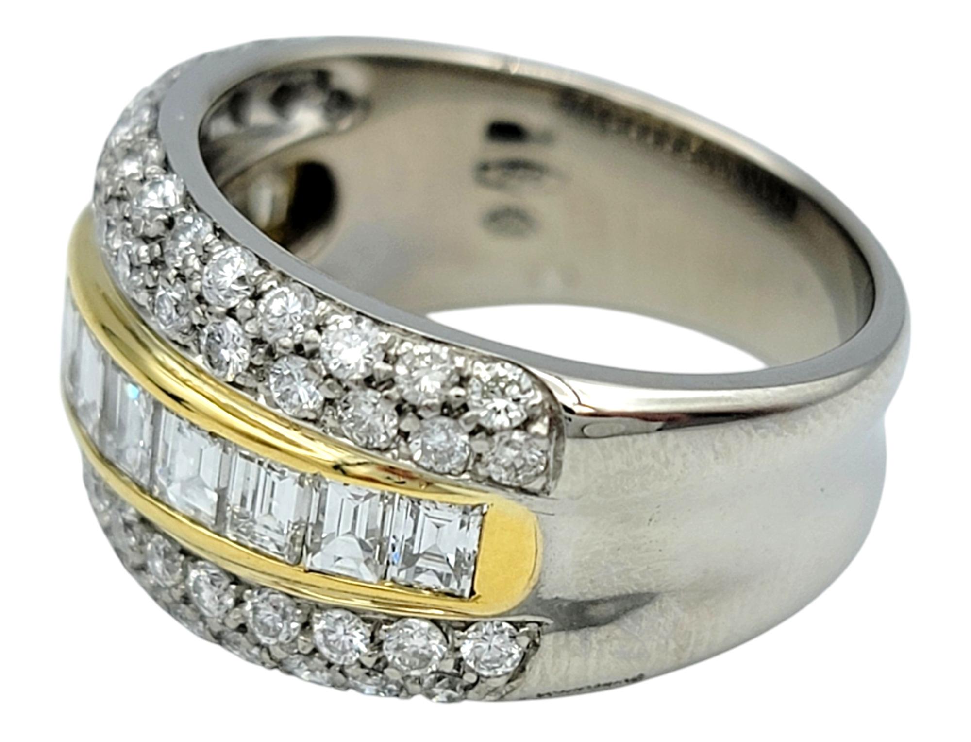 Taille baguette Bague à plusieurs rangées de diamants baguettes et ronds en or jaune 14 carats et platine en vente