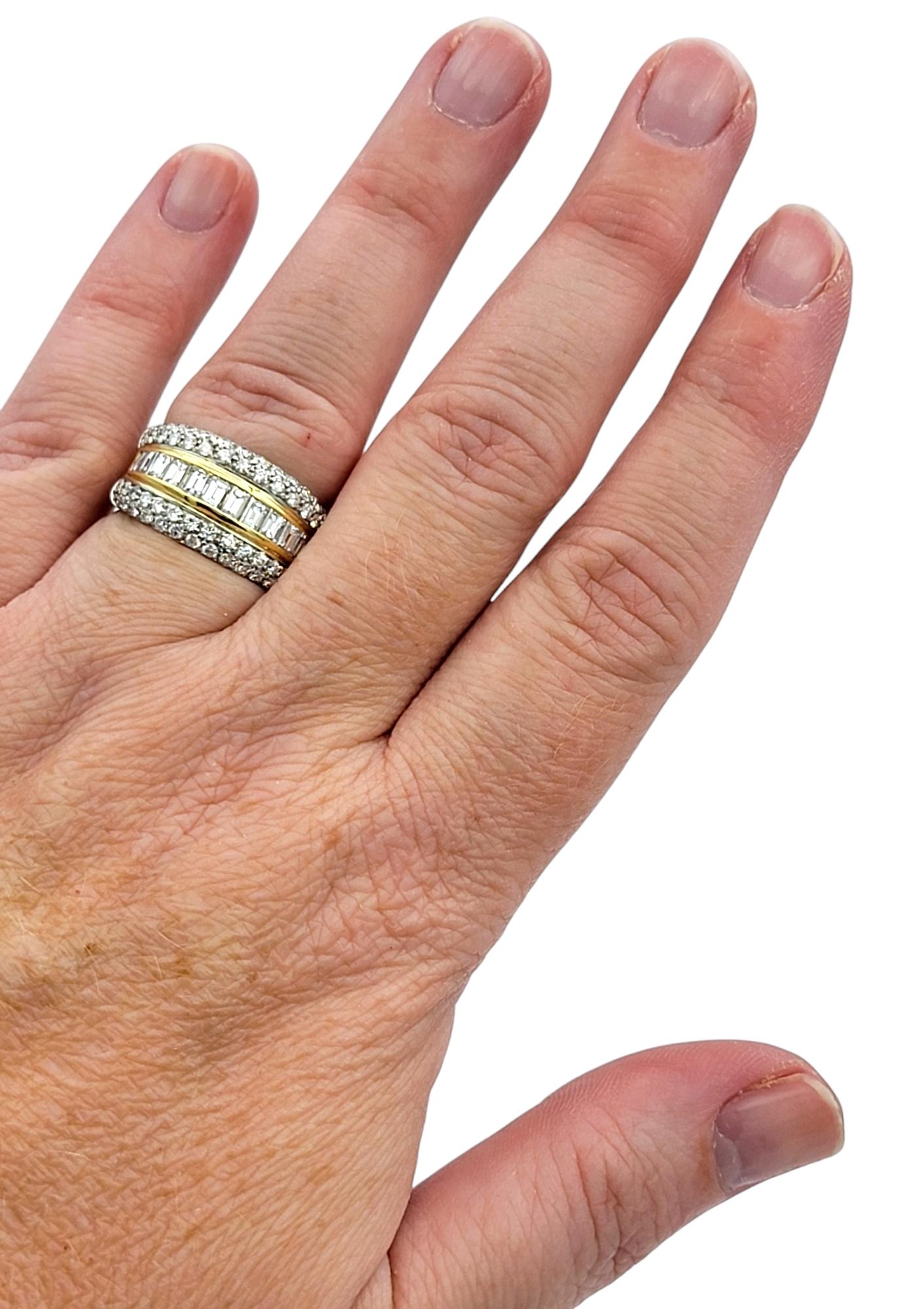 Bague à plusieurs rangées de diamants baguettes et ronds en or jaune 14 carats et platine en vente 1