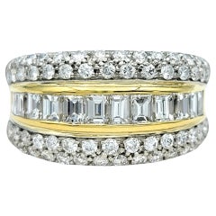 Anello a fascia con diamanti tondi e baguette in oro giallo 14K e platino