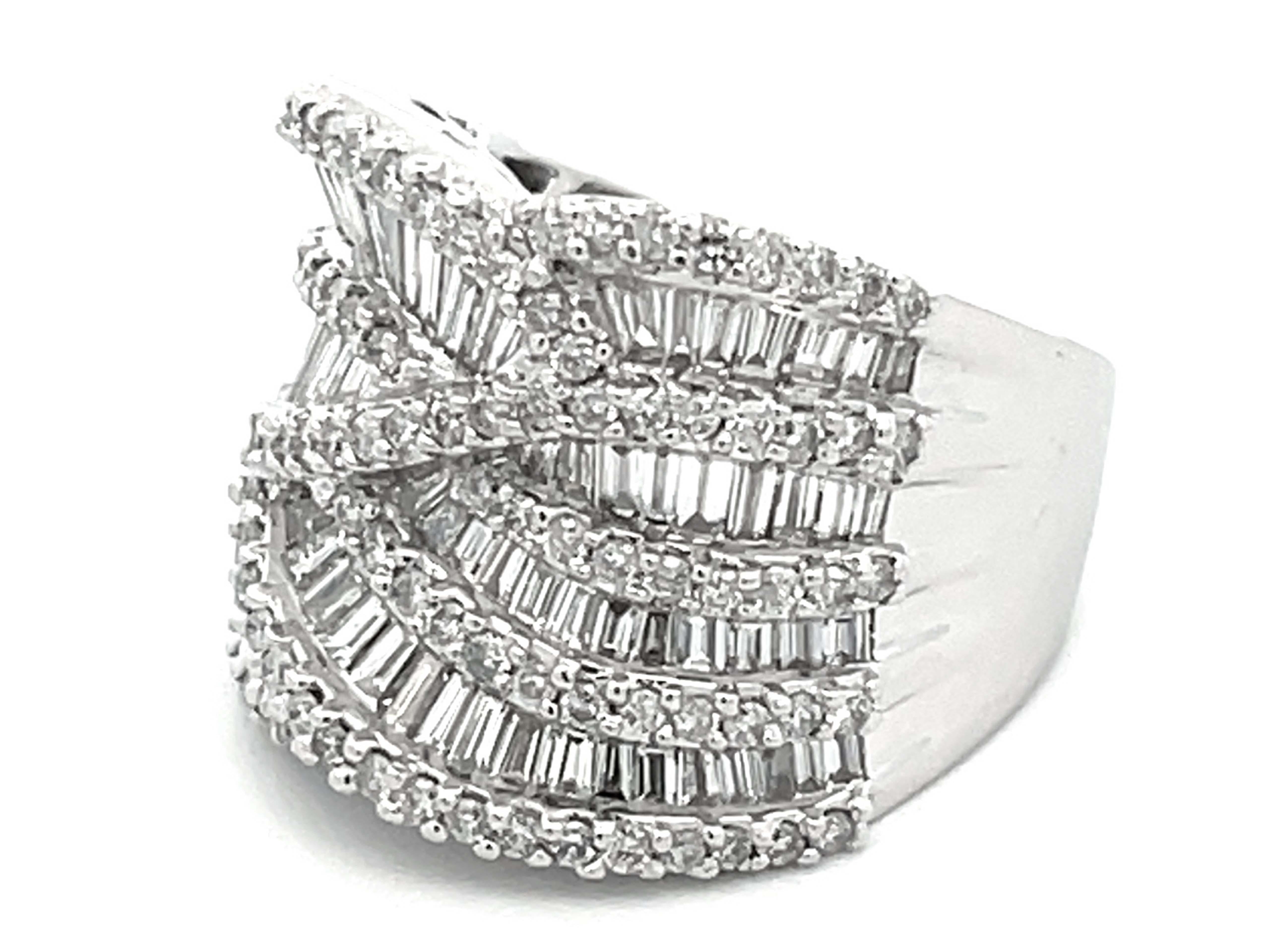 Baguette and Round Diamond Saddle Criss Cross Ring in 18k White Gold In Excellent Condition For Sale In Honolulu, HI