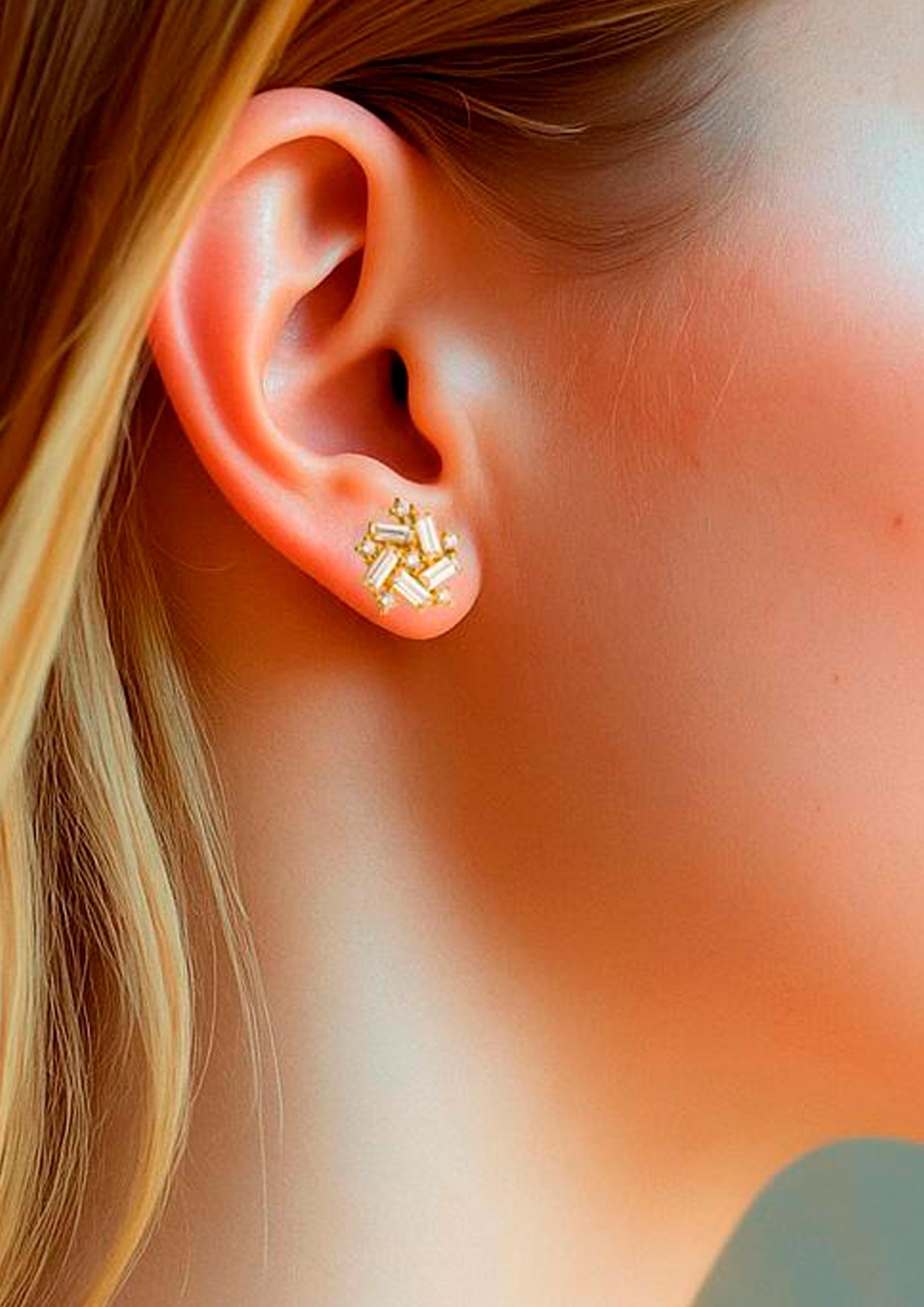 Baguette and round moissanite 14 gold earrings studs. In condizioni Nuovo in vendita a Istanbul, TR