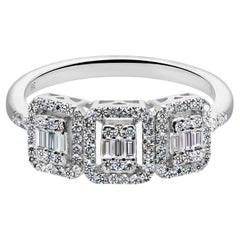 Anello di fidanzamento con diamante a forma di baguette e tondo SI/H Trio Square Halo in oro bianco 18 carati