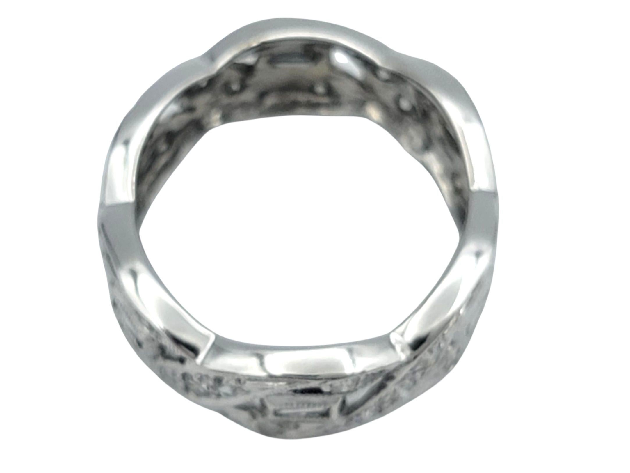 Baguette und Diamant im Einzelschliff geflochtener Bandring aus 14 Karat Weißgold (Baguetteschliff) im Angebot