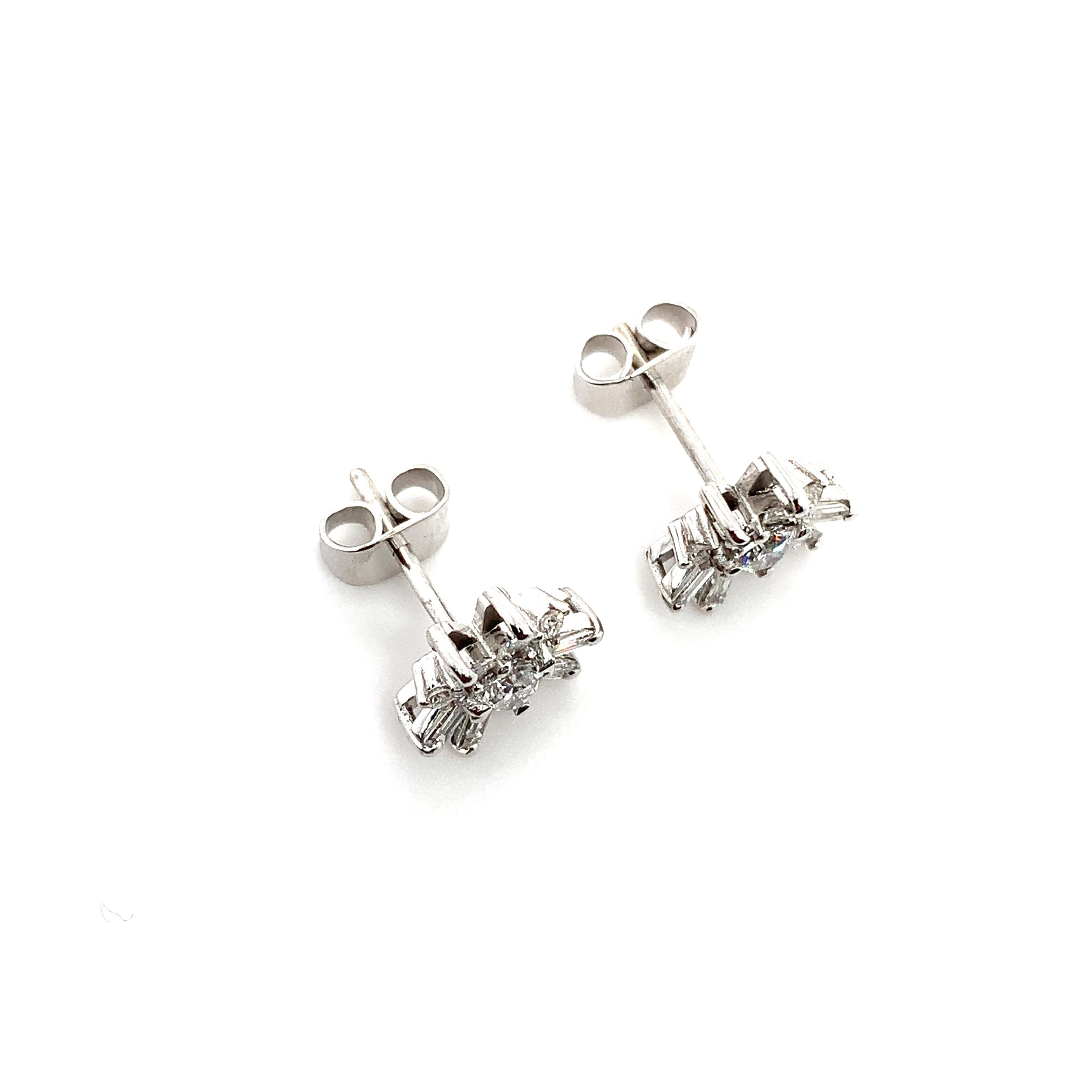 Art Deco Baguette and trillion diamond art deco stud earrings platinum For Sale