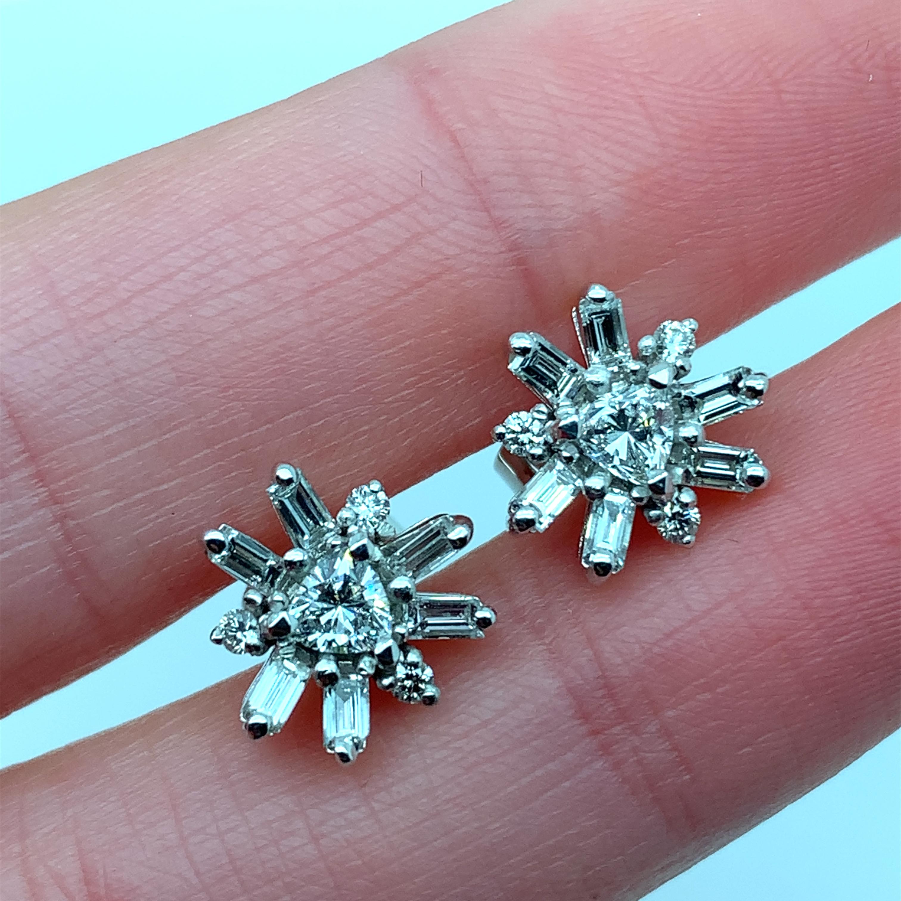 Baguette and trillion diamond art deco stud earrings platinum In New Condition For Sale In London, GB