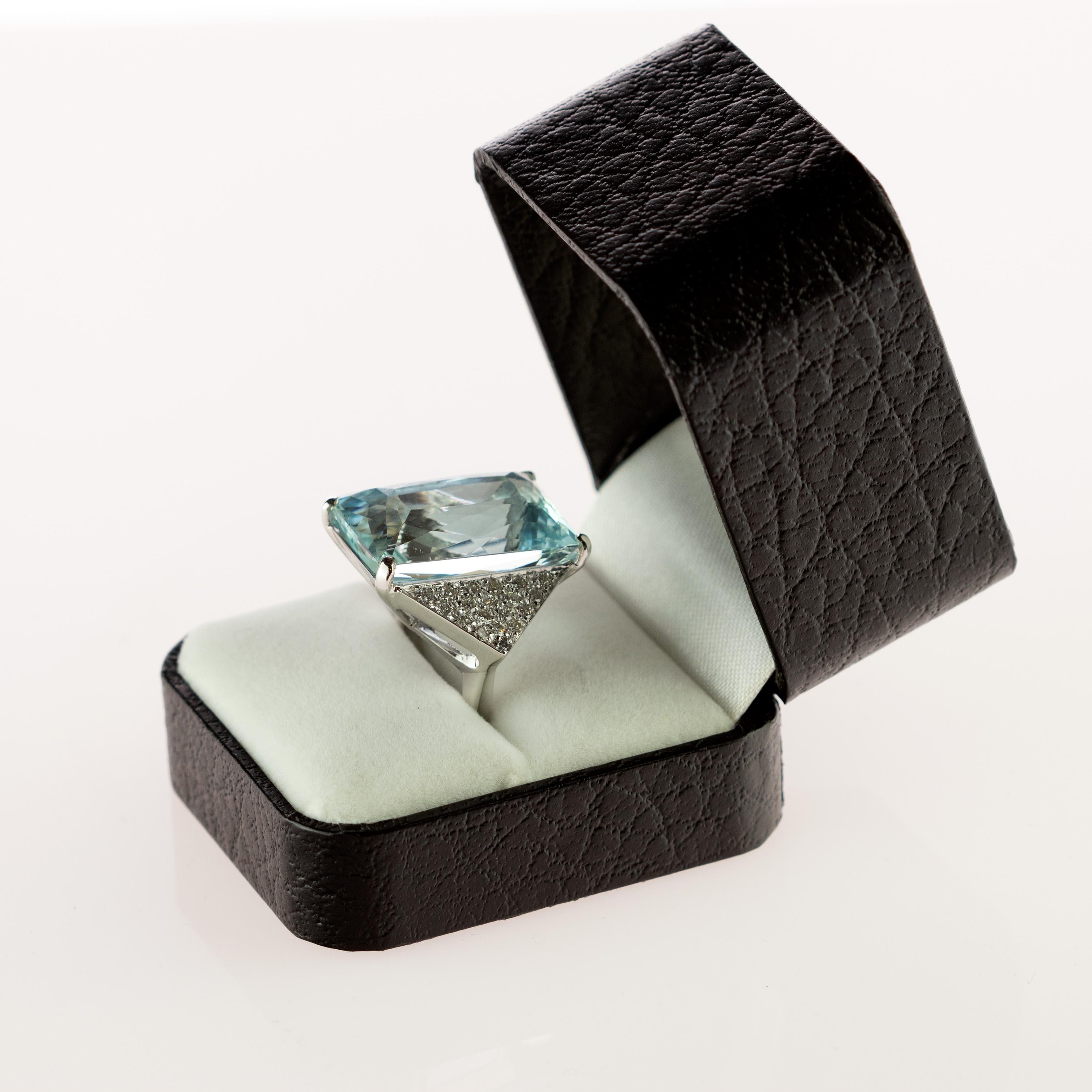 Baguette Aquamarine Diamond 18 Karat White Gold Cocktail Ring For Sale 2