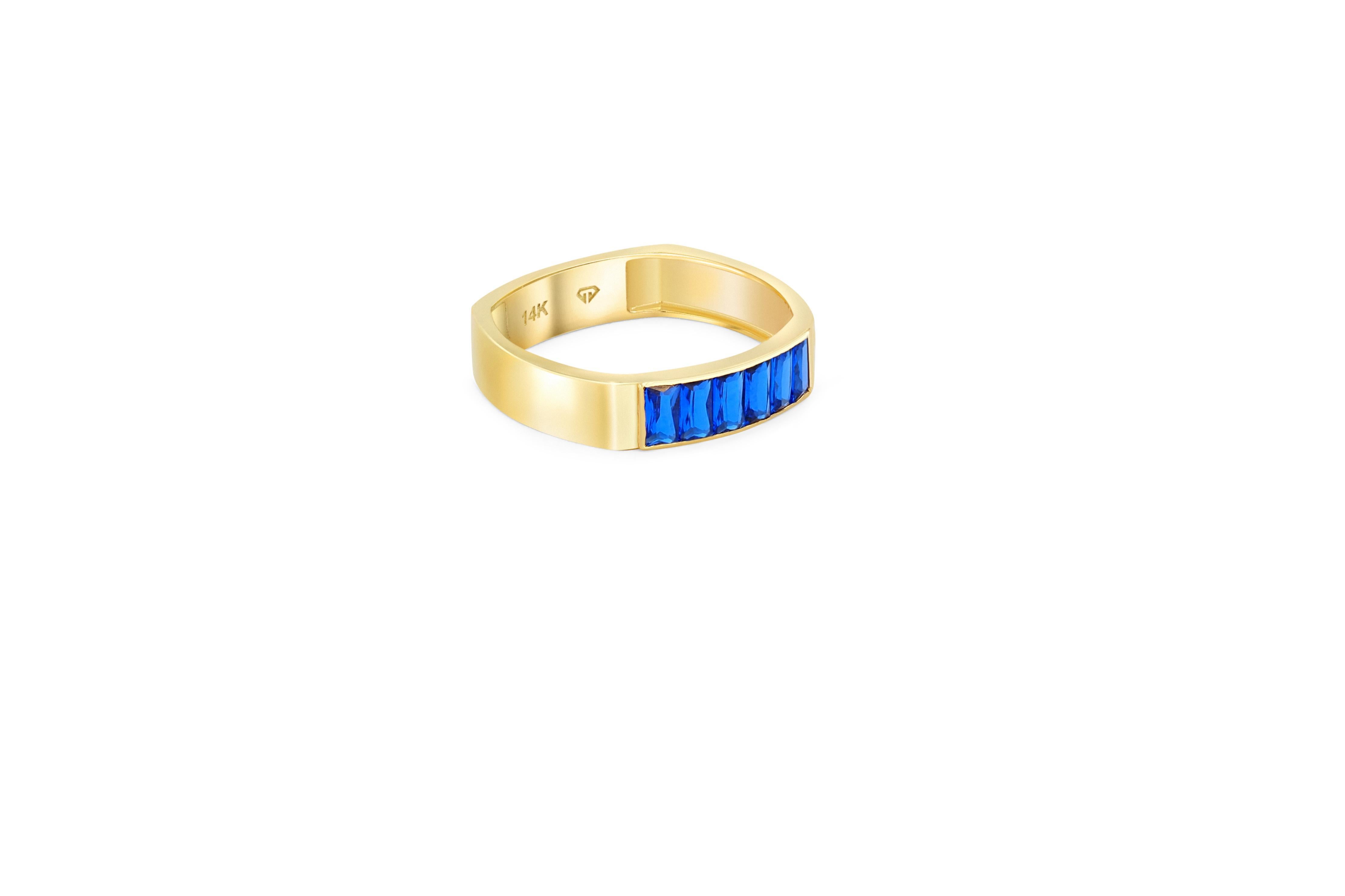 En vente :  Bague demi-éternité en or 14 carats avec pierres précieuses bleues baguettes 2