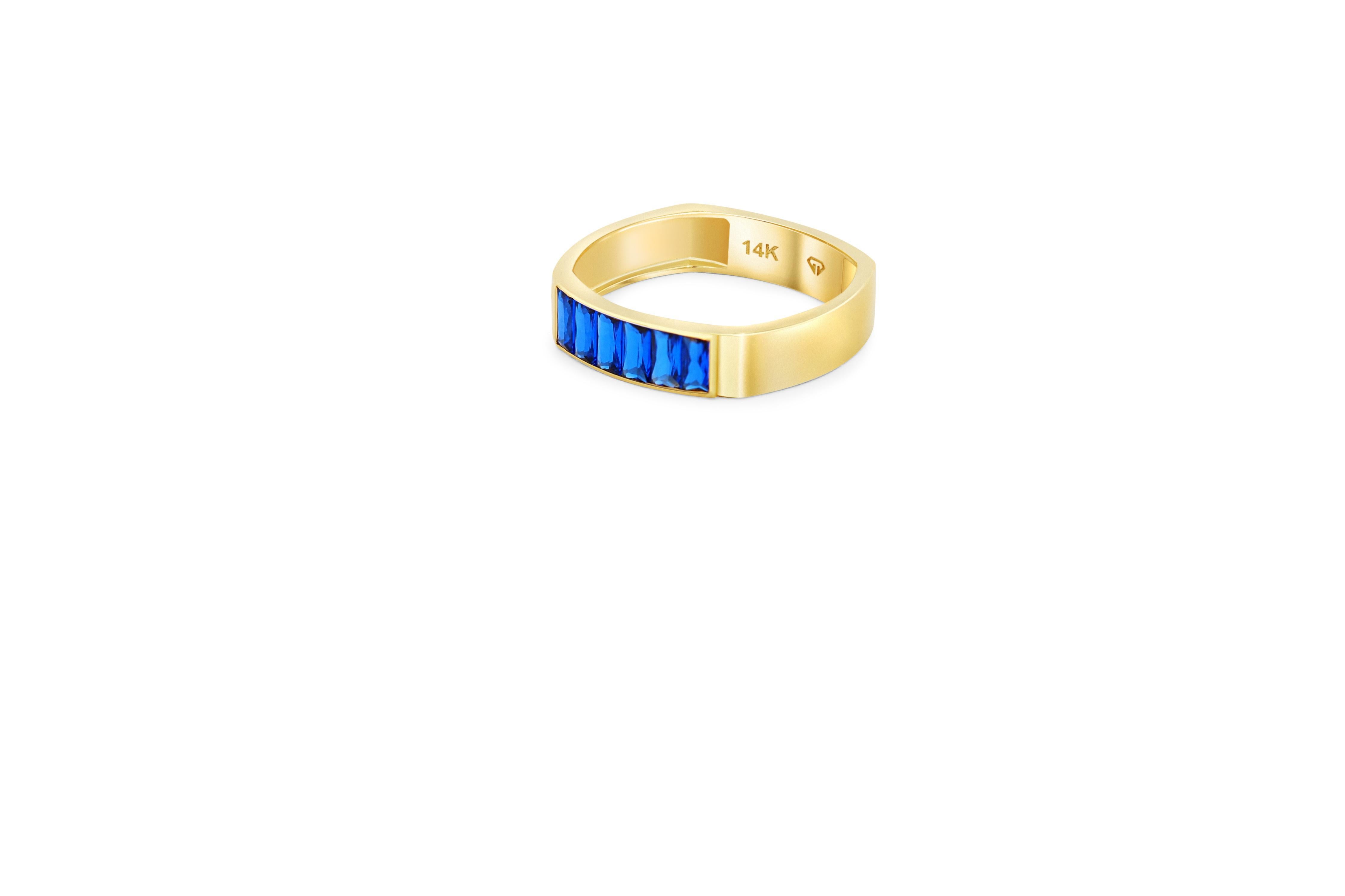 En vente :  Bague demi-éternité en or 14 carats avec pierres précieuses bleues baguettes 3