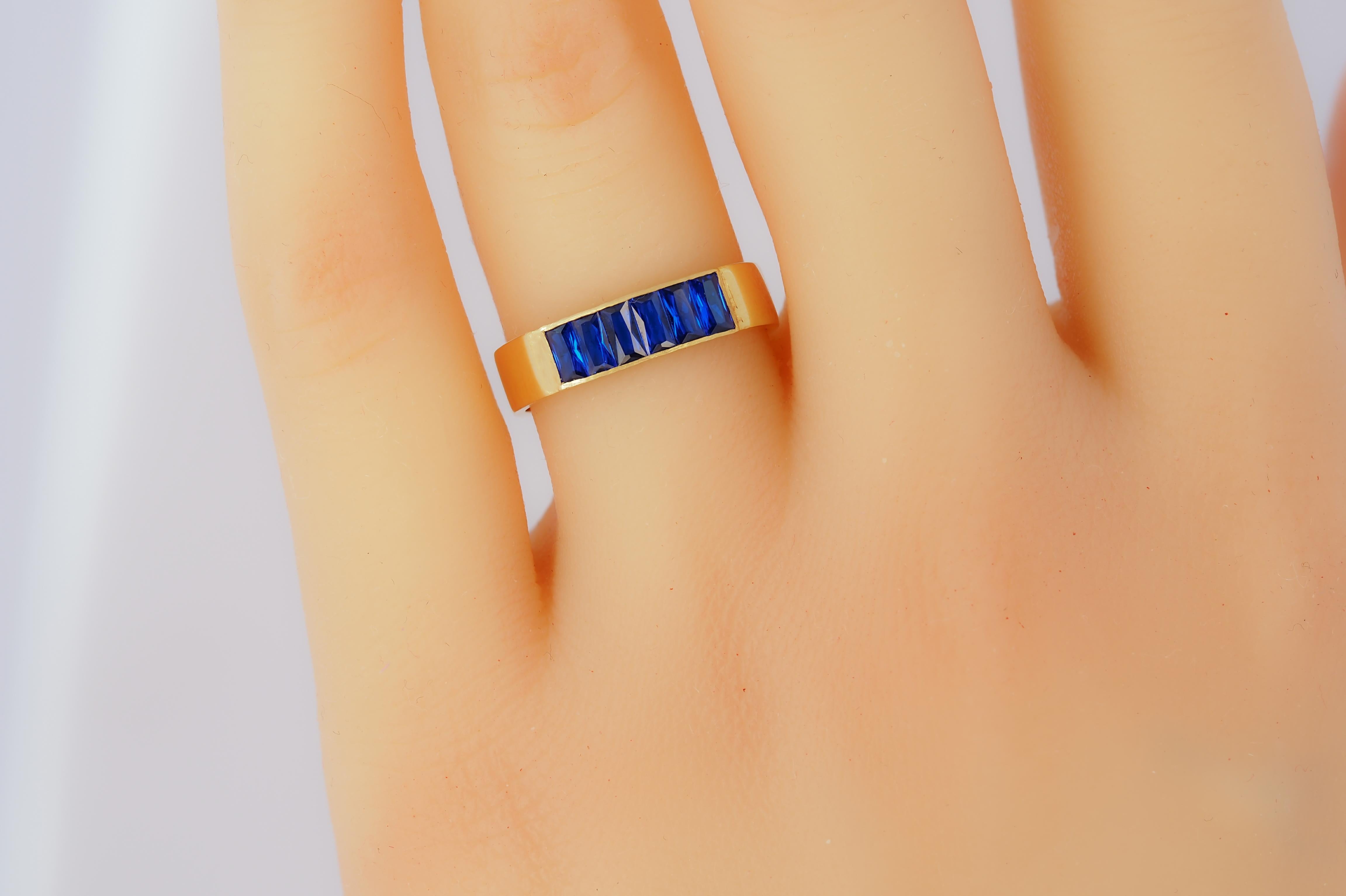 En vente :  Bague demi-éternité en or 14 carats avec pierres précieuses bleues baguettes 6