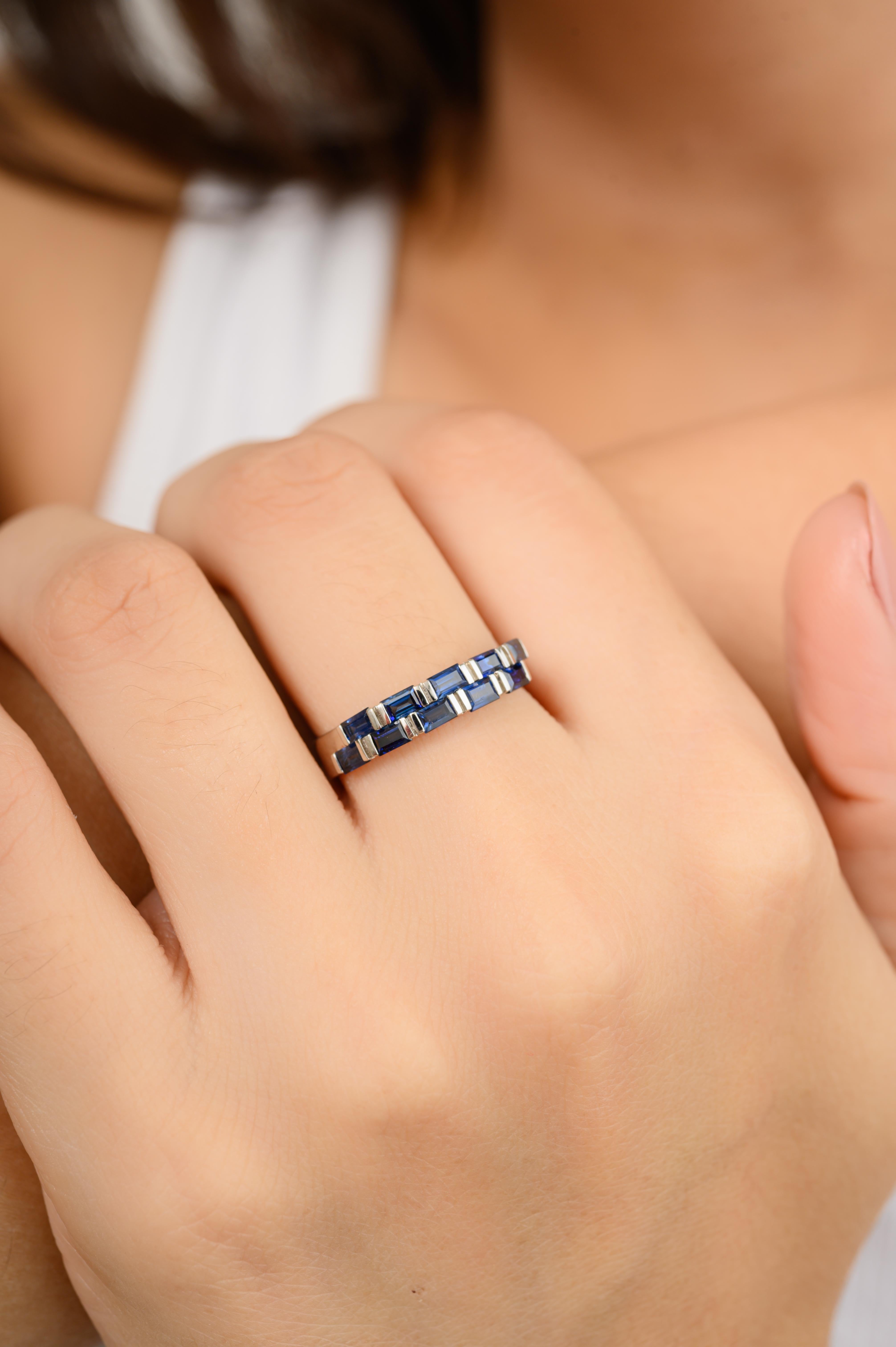 En vente :  Baguette de saphir bleu Bague à barrette Cadeau pour elle en or blanc massif 18k 4