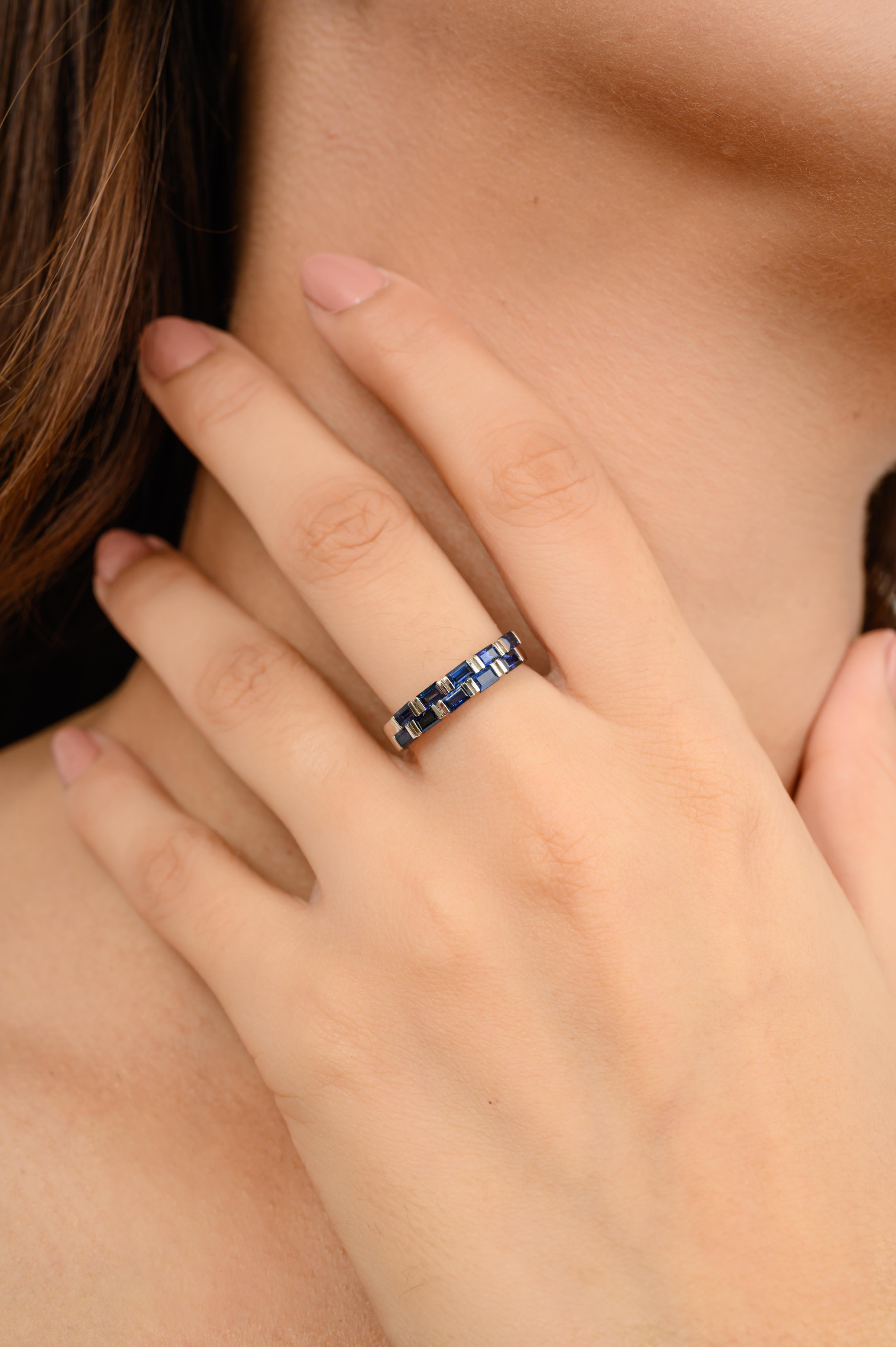 En vente :  Baguette de saphir bleu Bague à barrette Cadeau pour elle en or blanc massif 18k 6
