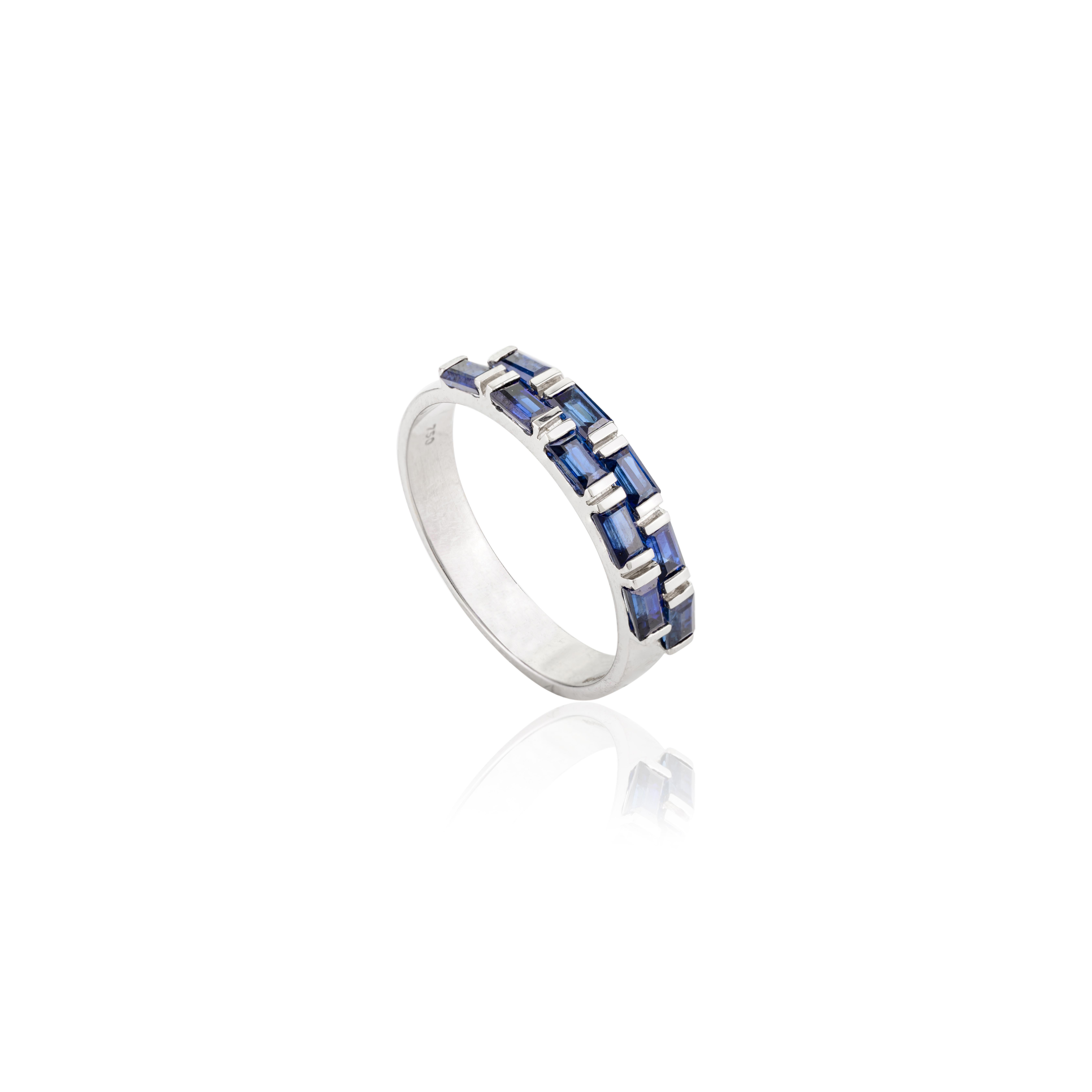 En vente :  Baguette de saphir bleu Bague à barrette Cadeau pour elle en or blanc massif 18k 7