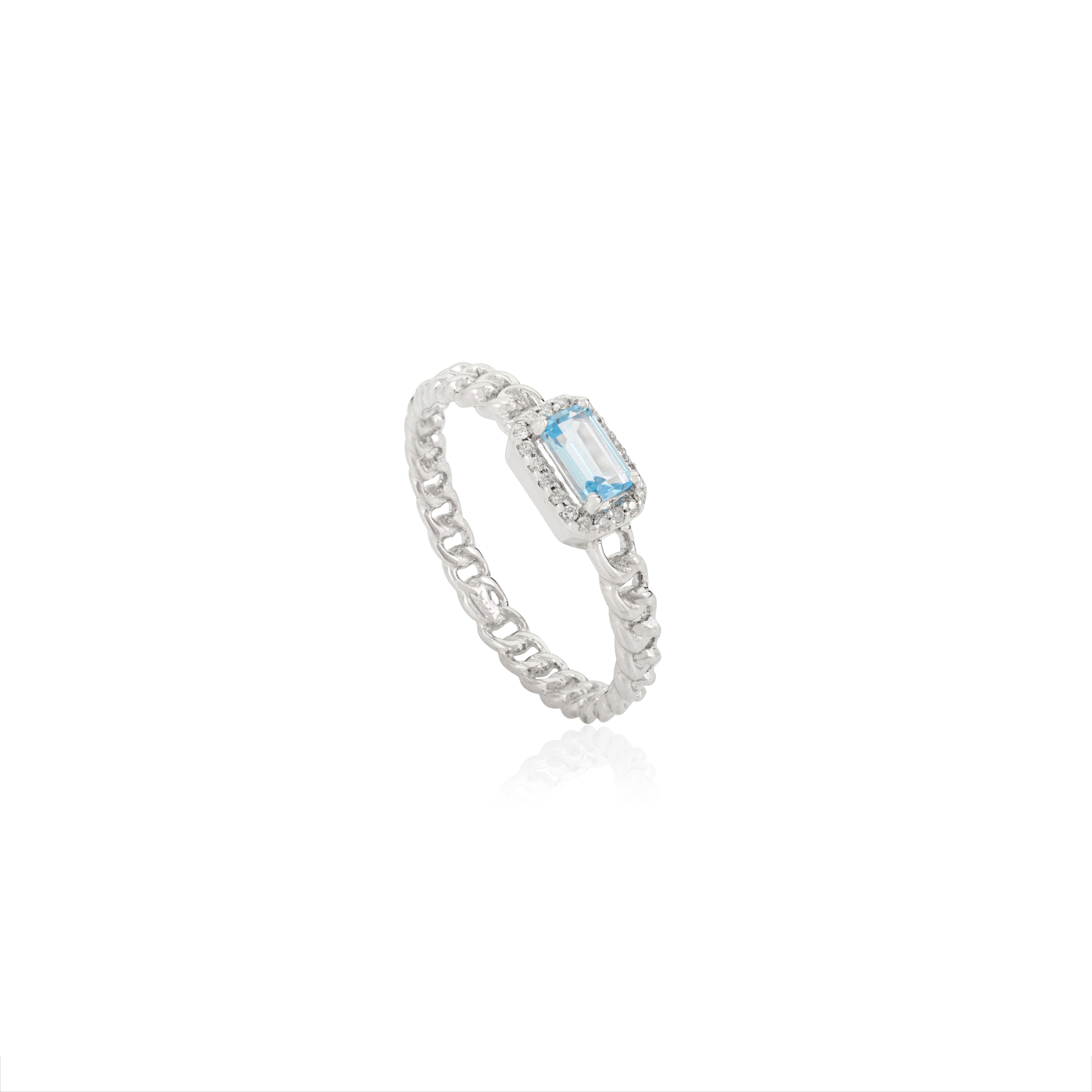 For Sale:  Baguette Blue Topaz with Halo Diamonds Anillo de compromiso in 14k White Gold 2