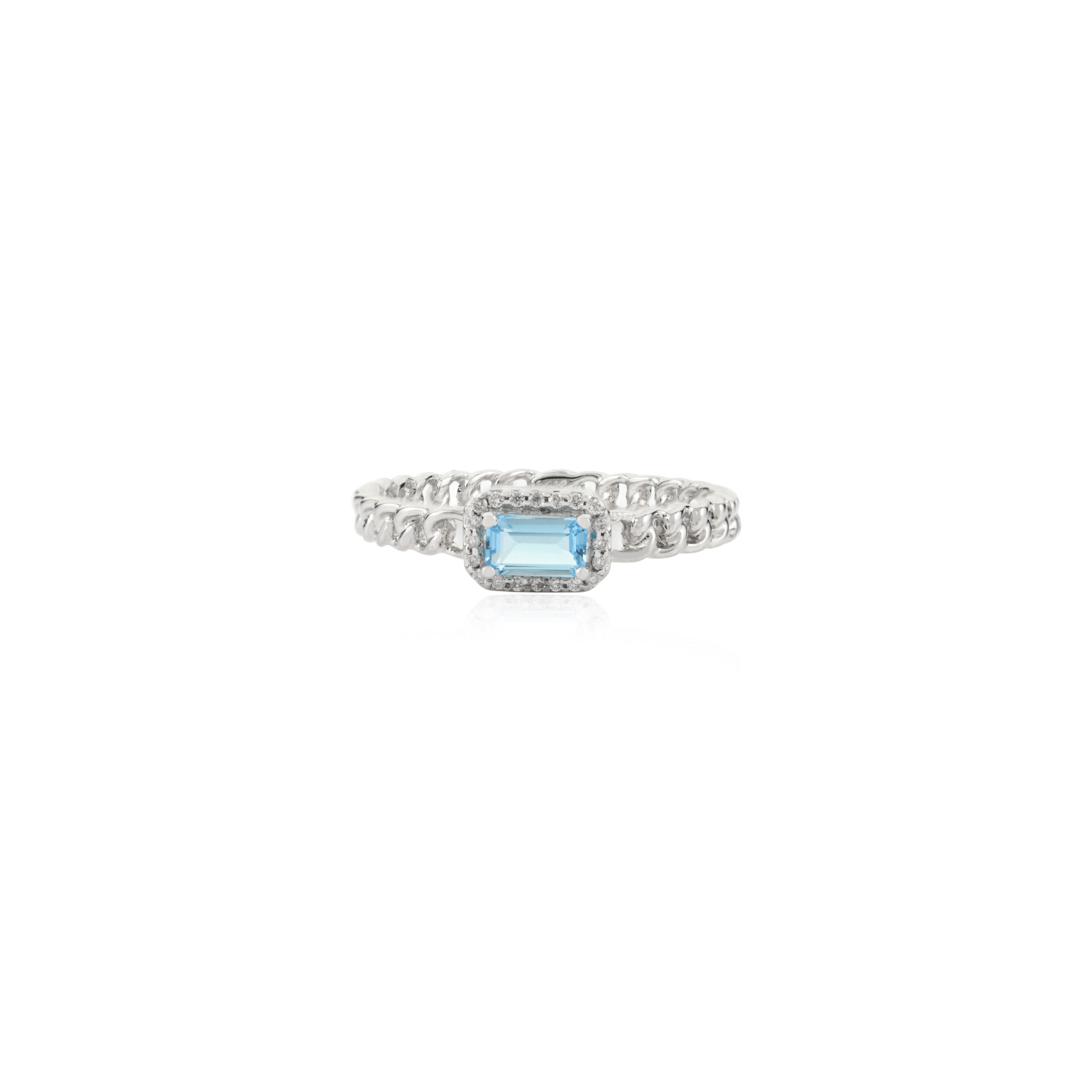 For Sale:  Baguette Blue Topaz with Halo Diamonds Anillo de compromiso in 14k White Gold 4