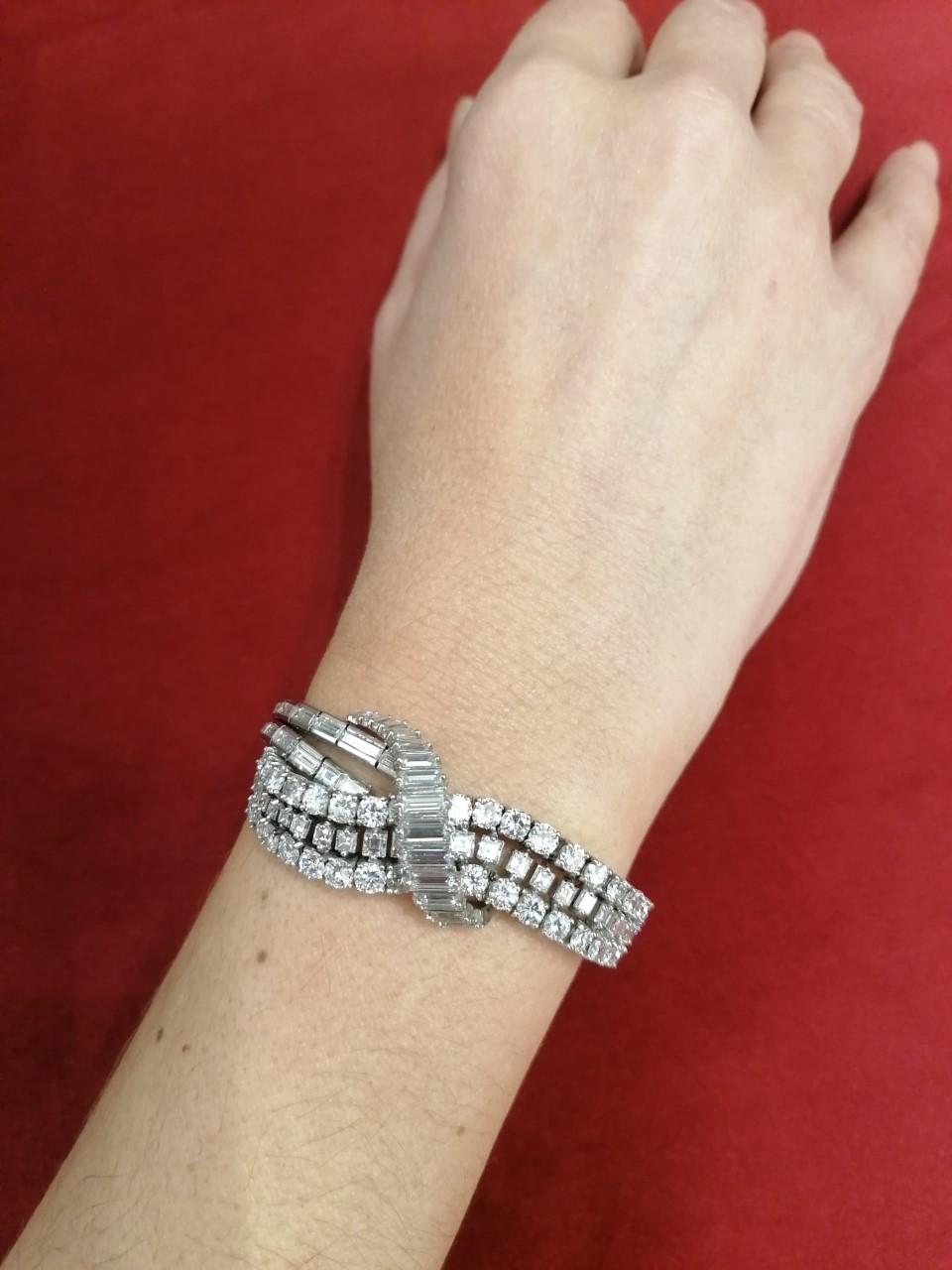 Baguette, Carré and Round Diamonds Art Deco Platinum Bracelet In Good Condition For Sale In SEVILLA, ES