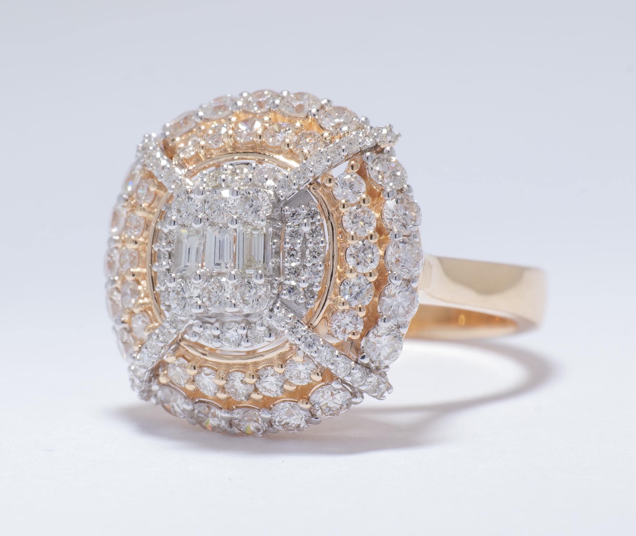 Baguette-Cluster-Diamantring aus 14 Karat massivem Gold (zertifiziert) im Zustand „Neu“ im Angebot in New Delhi, DL
