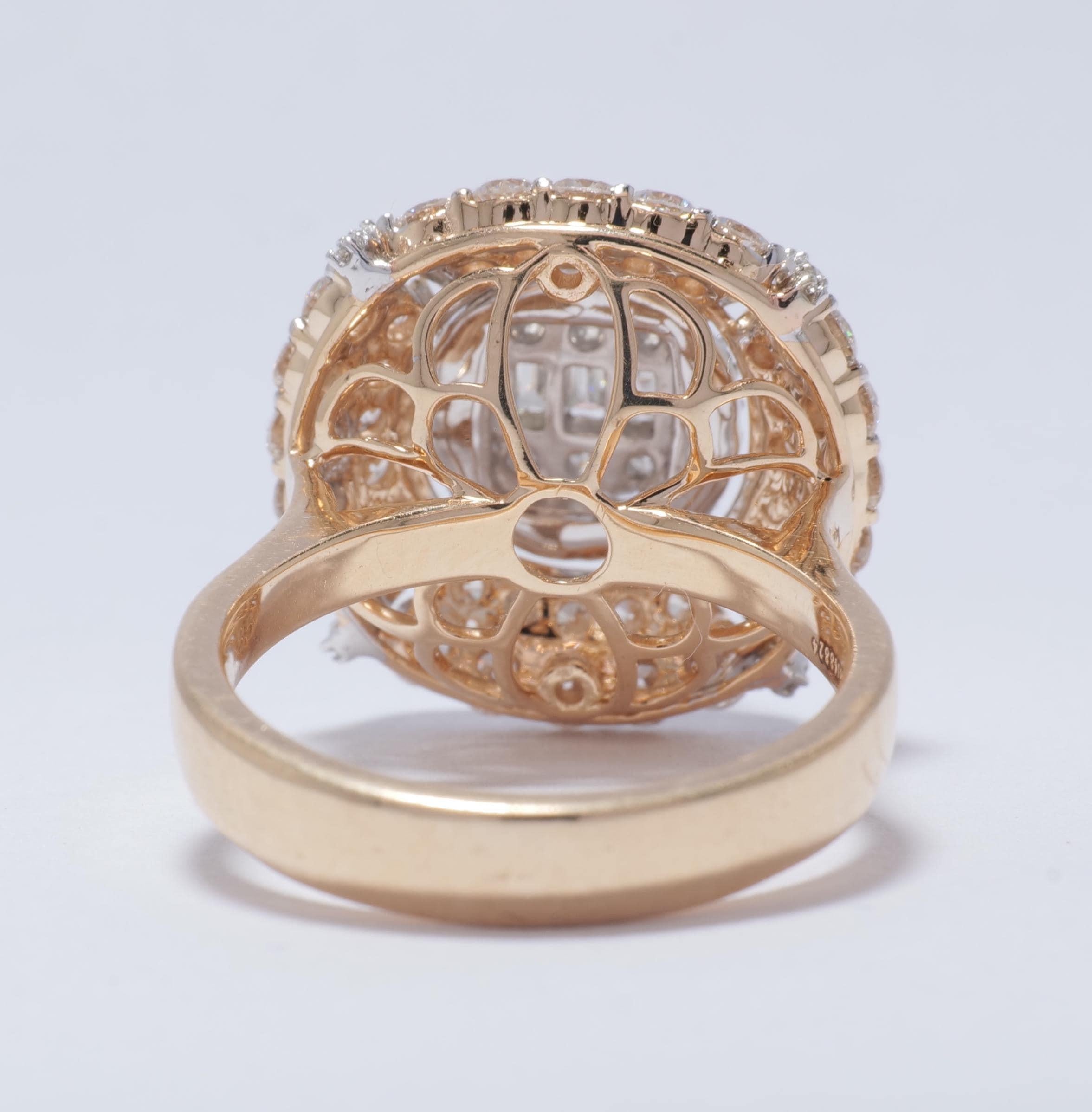 Baguette-Cluster-Diamantring aus 14 Karat massivem Gold (zertifiziert) im Angebot 2