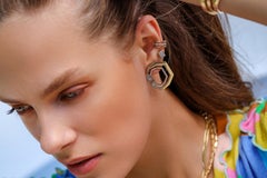 Baguette Jewellery 14K Yellow Gold Crab Earring with Diamonds