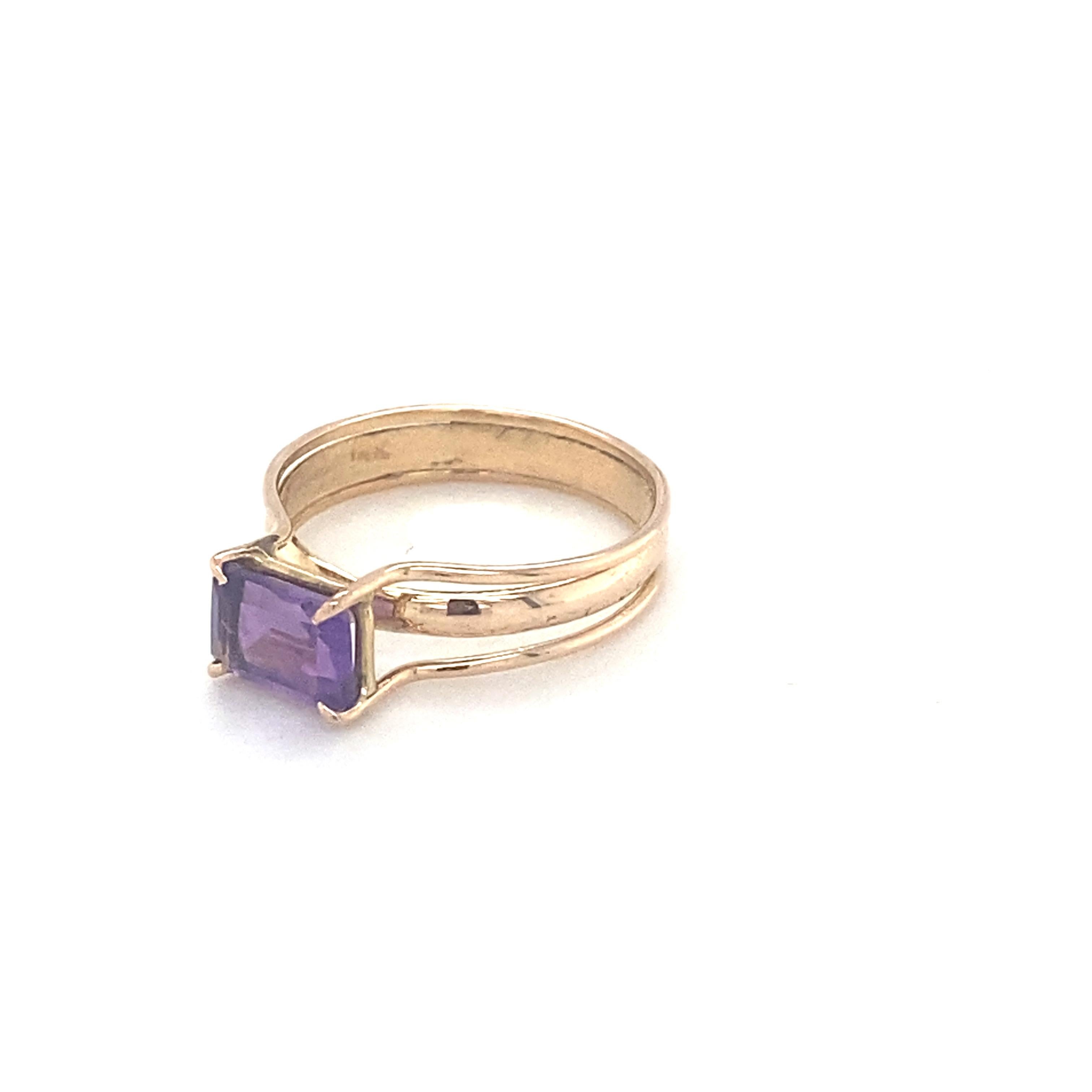 Baguette Cut Amethyst Yellow Gold Solitaire Ring For Sale 11