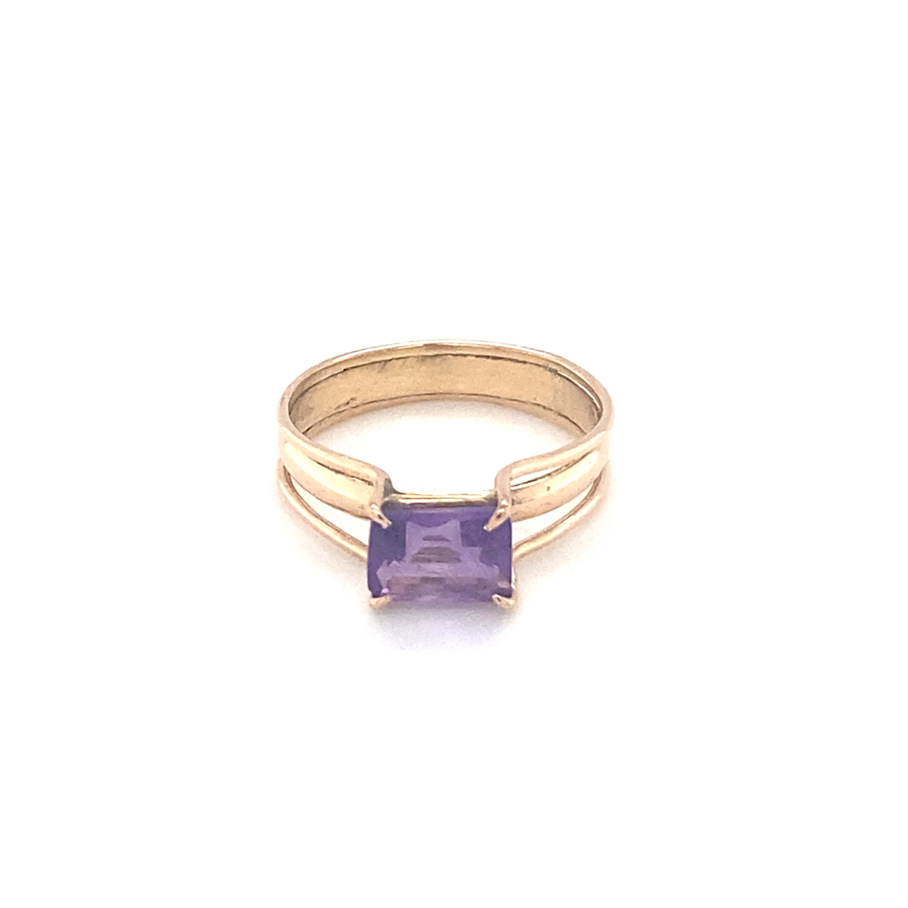 Baguette Cut Amethyst Yellow Gold Solitaire Ring For Sale 13