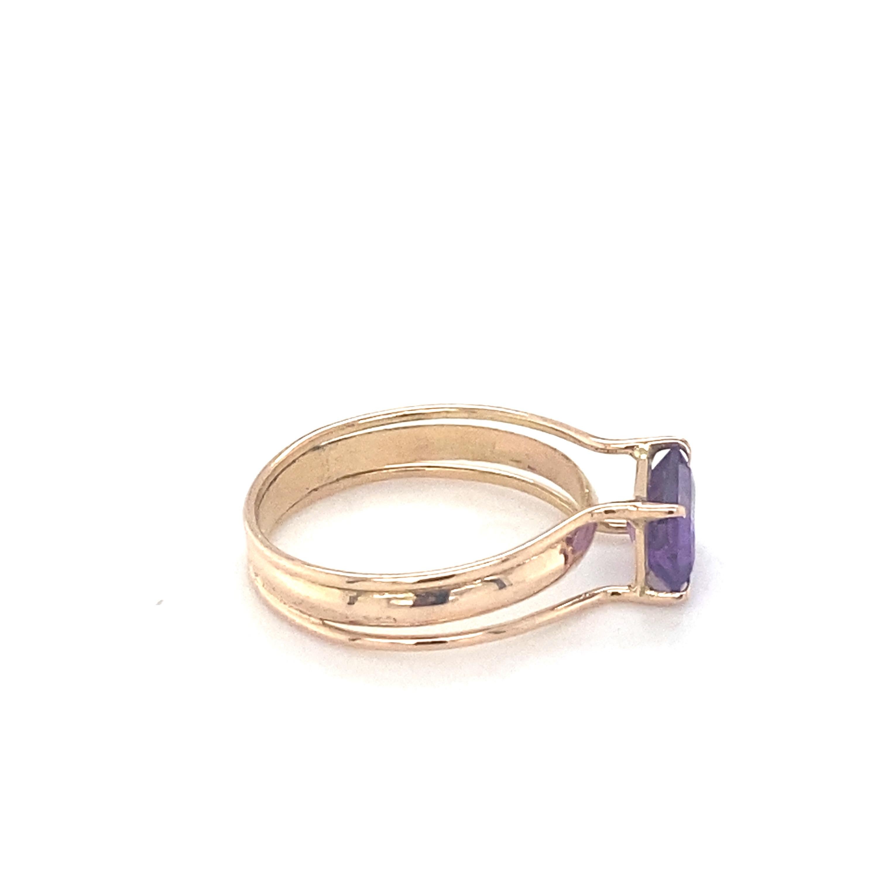 Women's Baguette Cut Amethyst Yellow Gold Solitaire Ring For Sale
