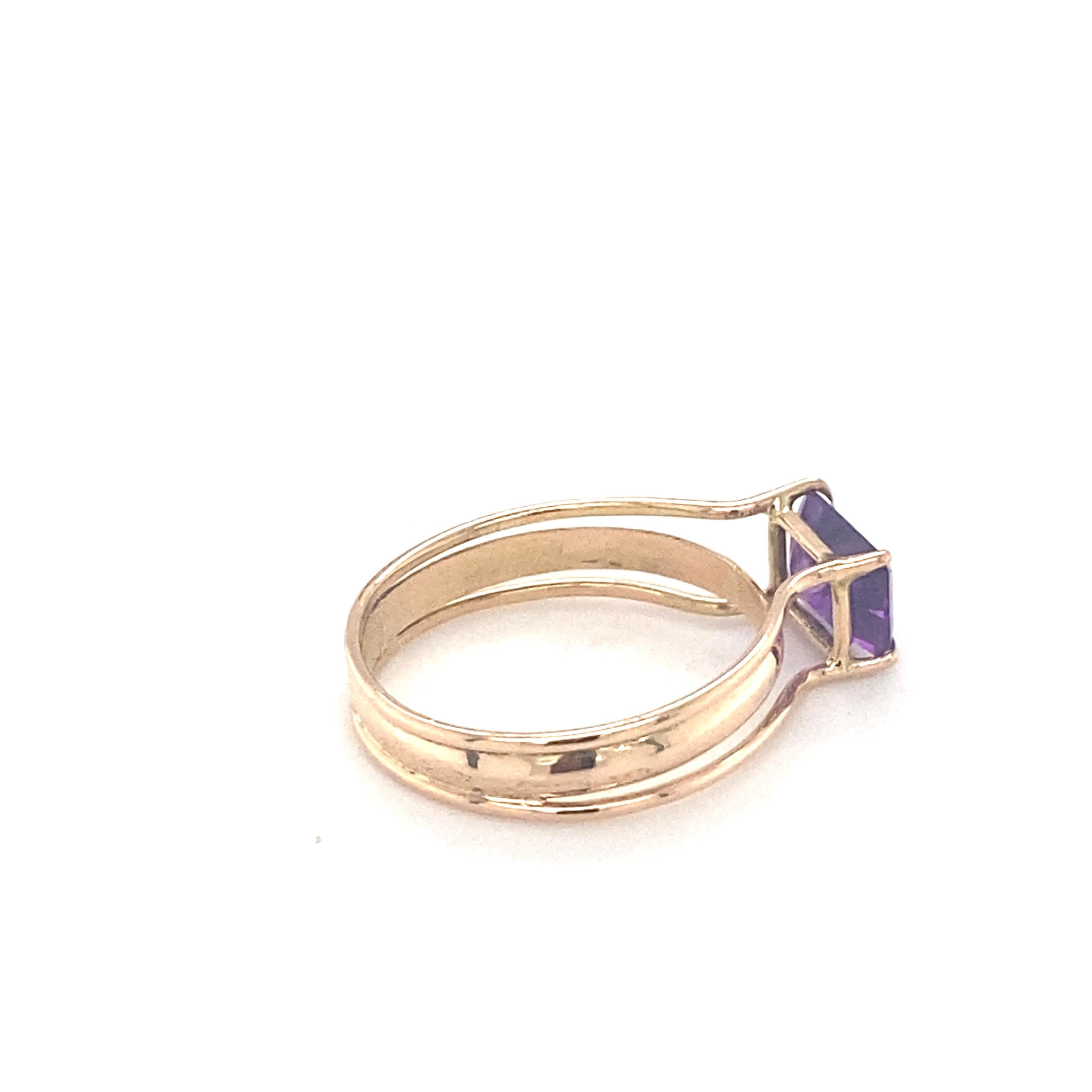 Baguette Cut Amethyst Yellow Gold Solitaire Ring For Sale 1