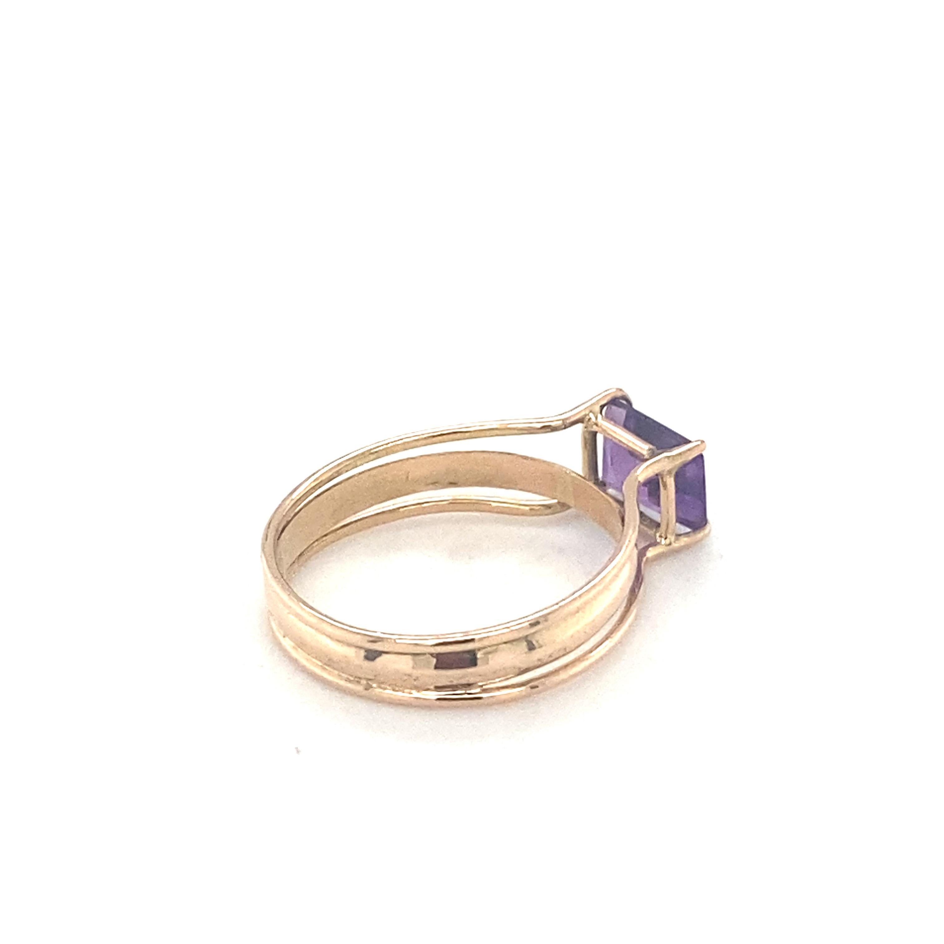 Baguette Cut Amethyst Yellow Gold Solitaire Ring For Sale 2