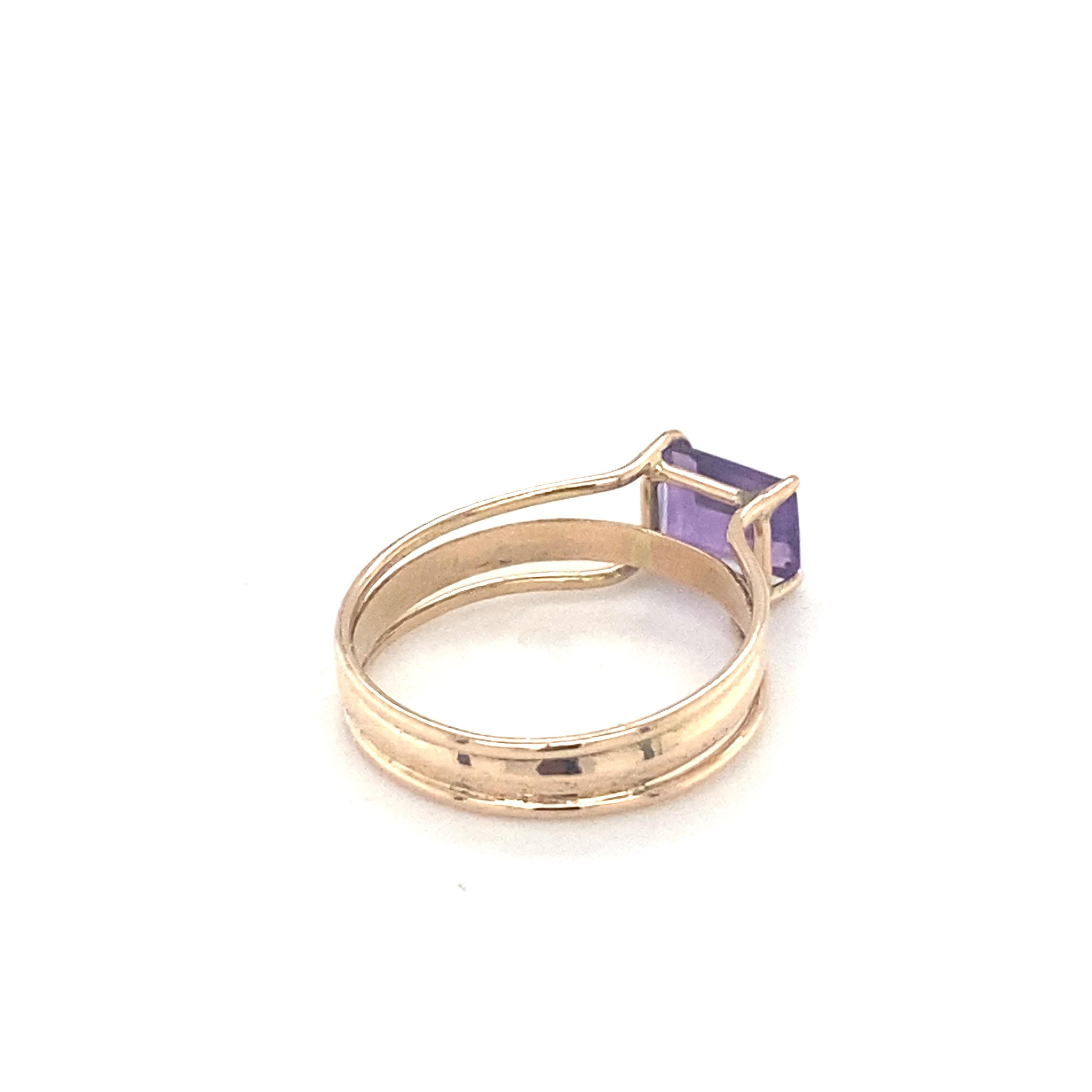 Baguette Cut Amethyst Yellow Gold Solitaire Ring For Sale 3