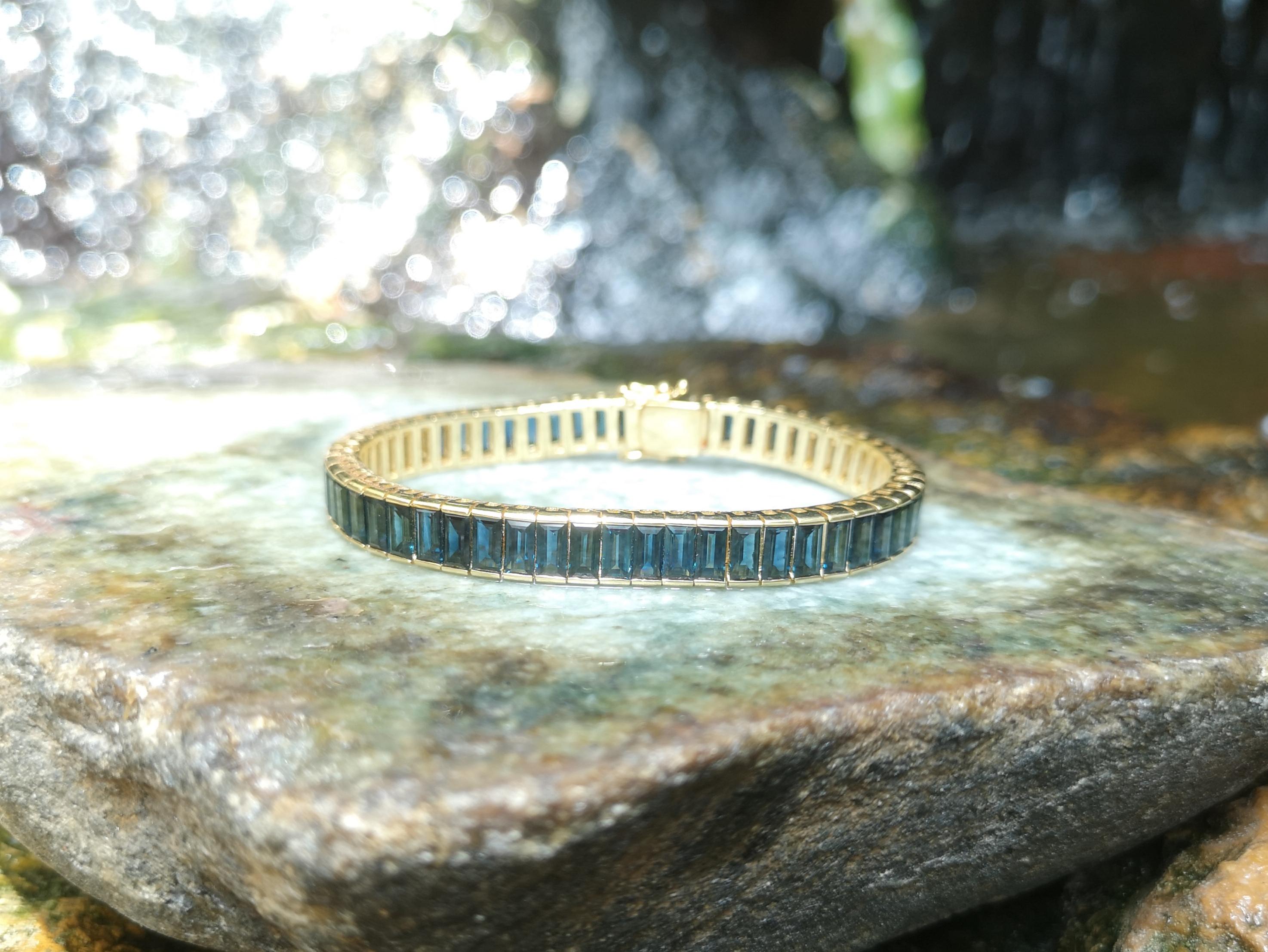 Women's or Men's Baguette Cut Blue Sapphire Bracelet Set in 18 Karat Gold Settings