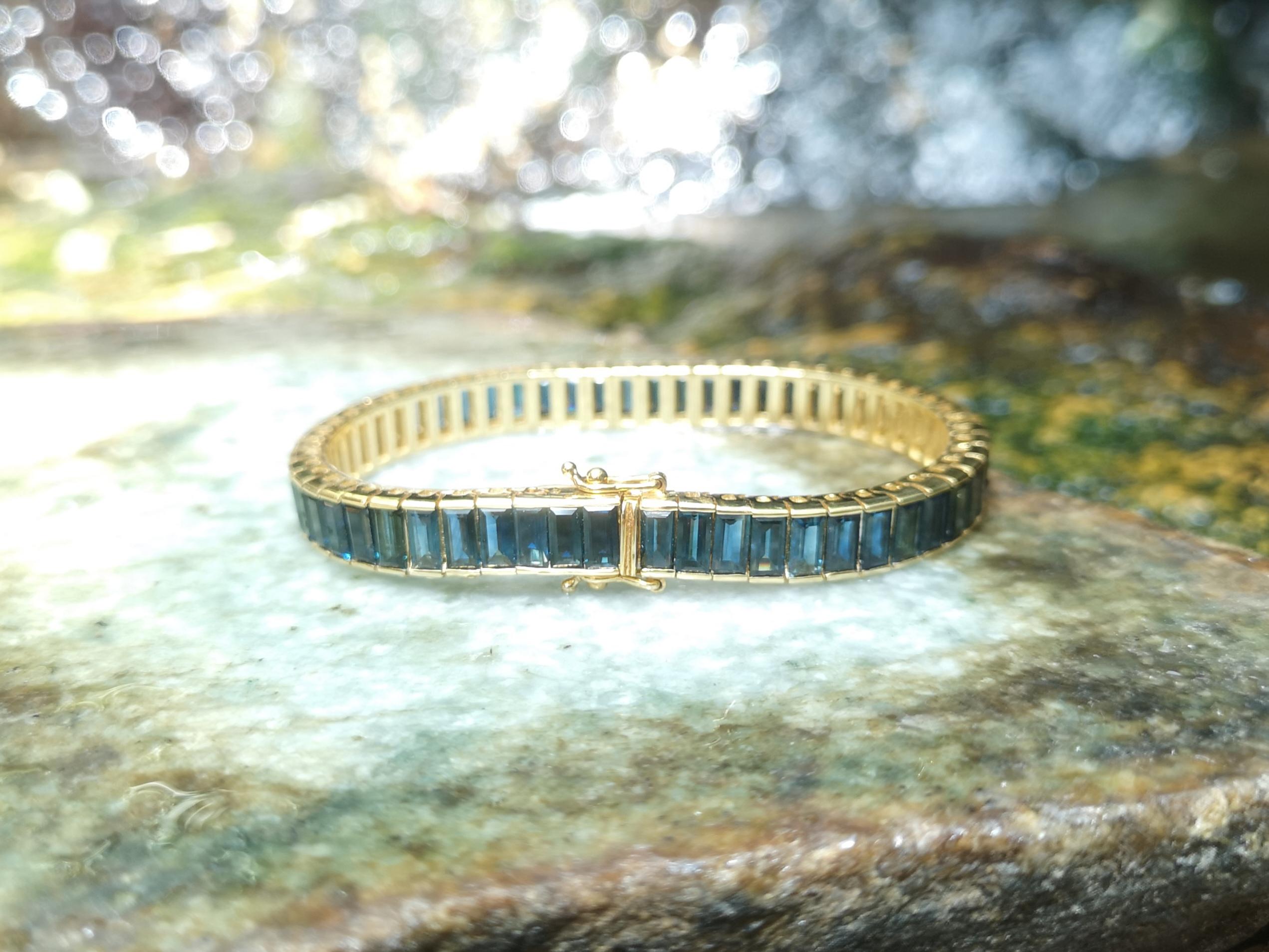 Baguette Cut Blue Sapphire Bracelet Set in 18 Karat Gold Settings 2