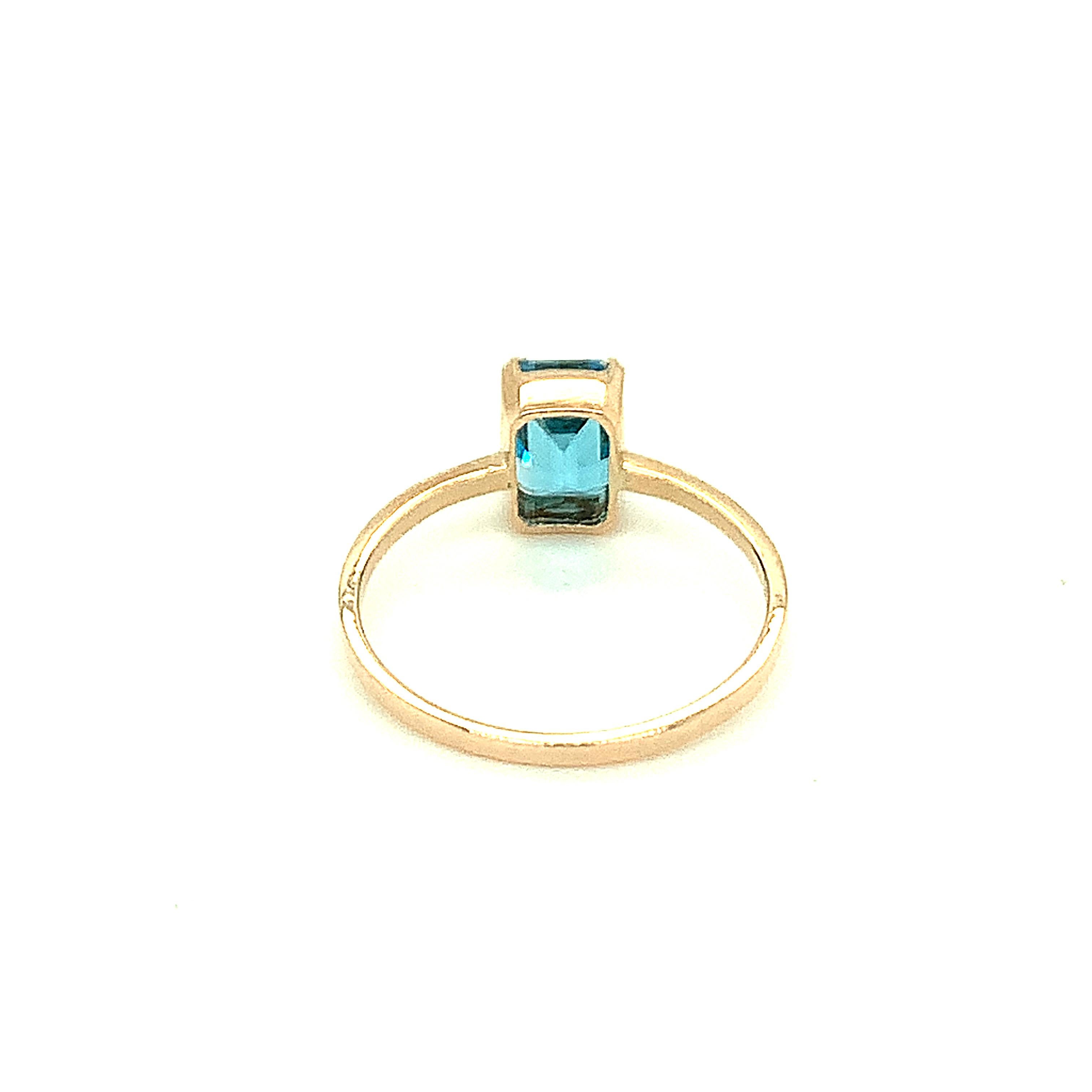 Baguette Cut Blue Topaz 14k Yellow Gold Ring For Sale 1