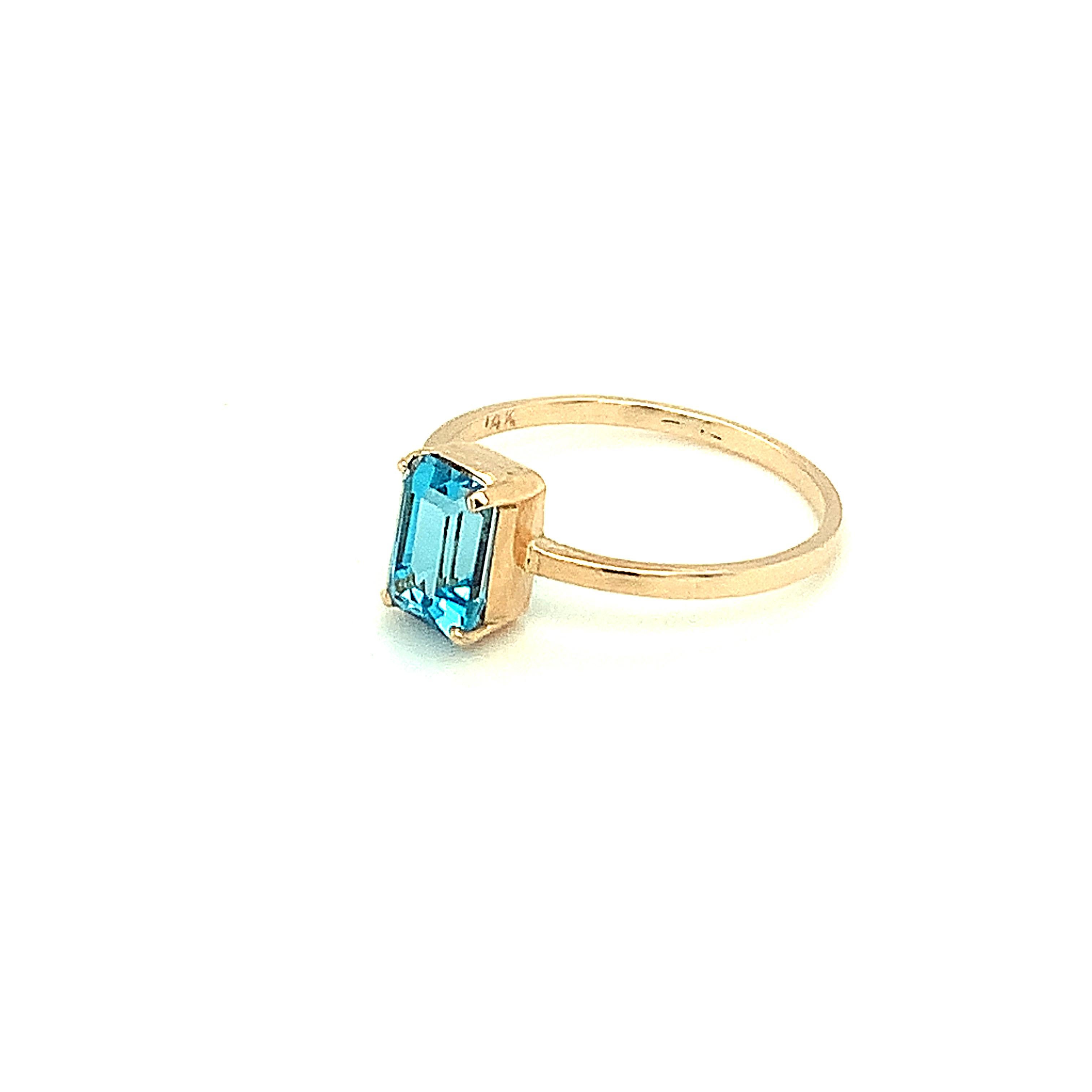 Baguette Cut Blue Topaz 14k Yellow Gold Ring For Sale 4