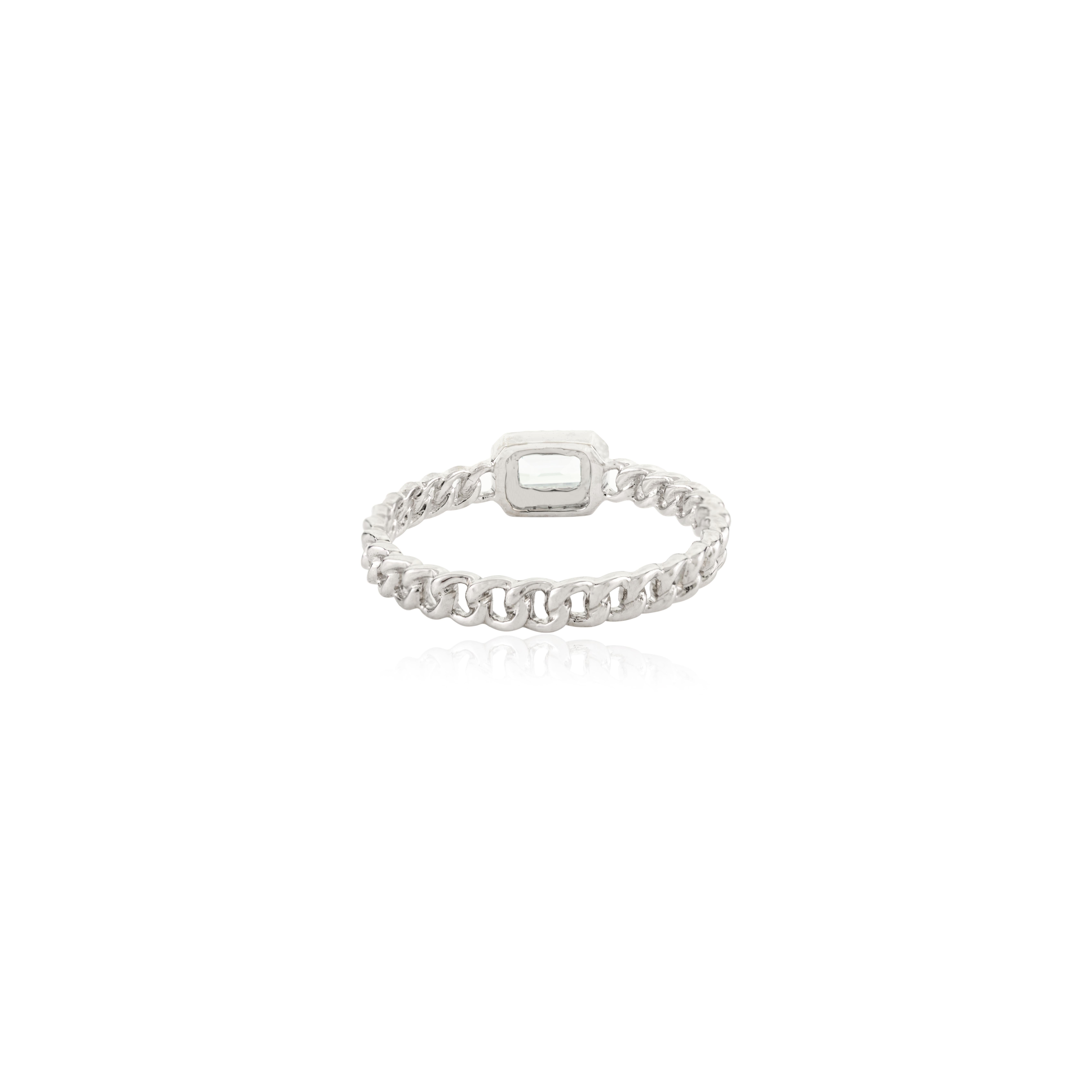 En vente :  Bague d'alliance cadeau pour mère en or blanc 14 carats avec topaze bleue taille baguette et diamant 5