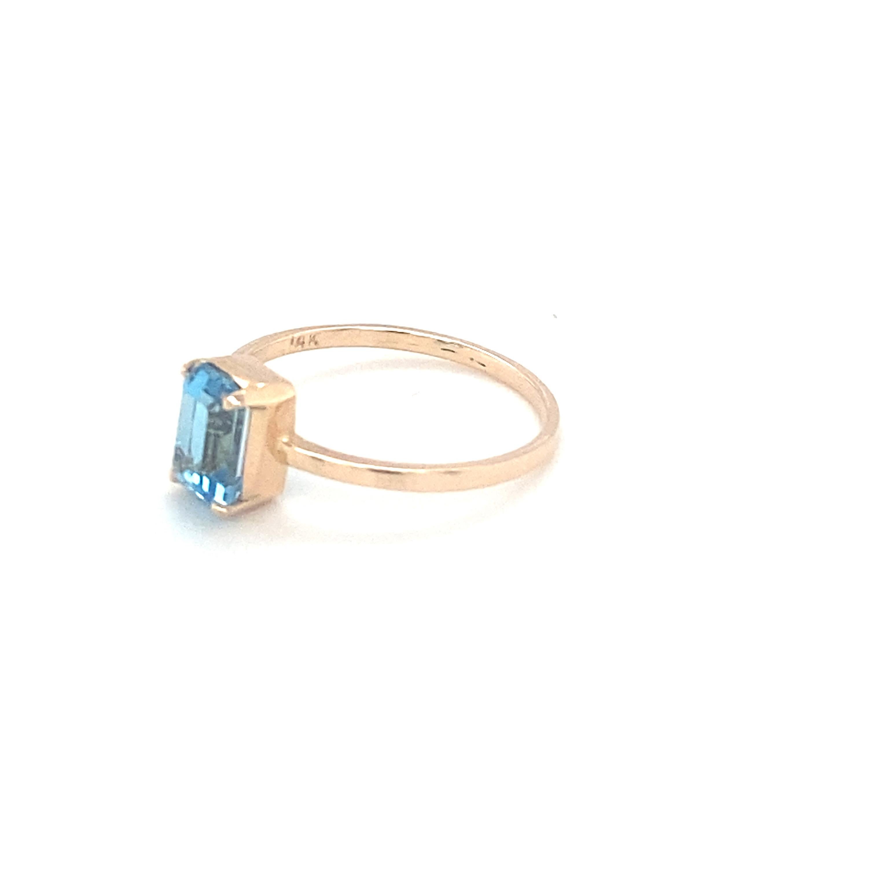 Baguette Cut Blue Topaz Yellow Gold Solitaire Ring For Sale 7