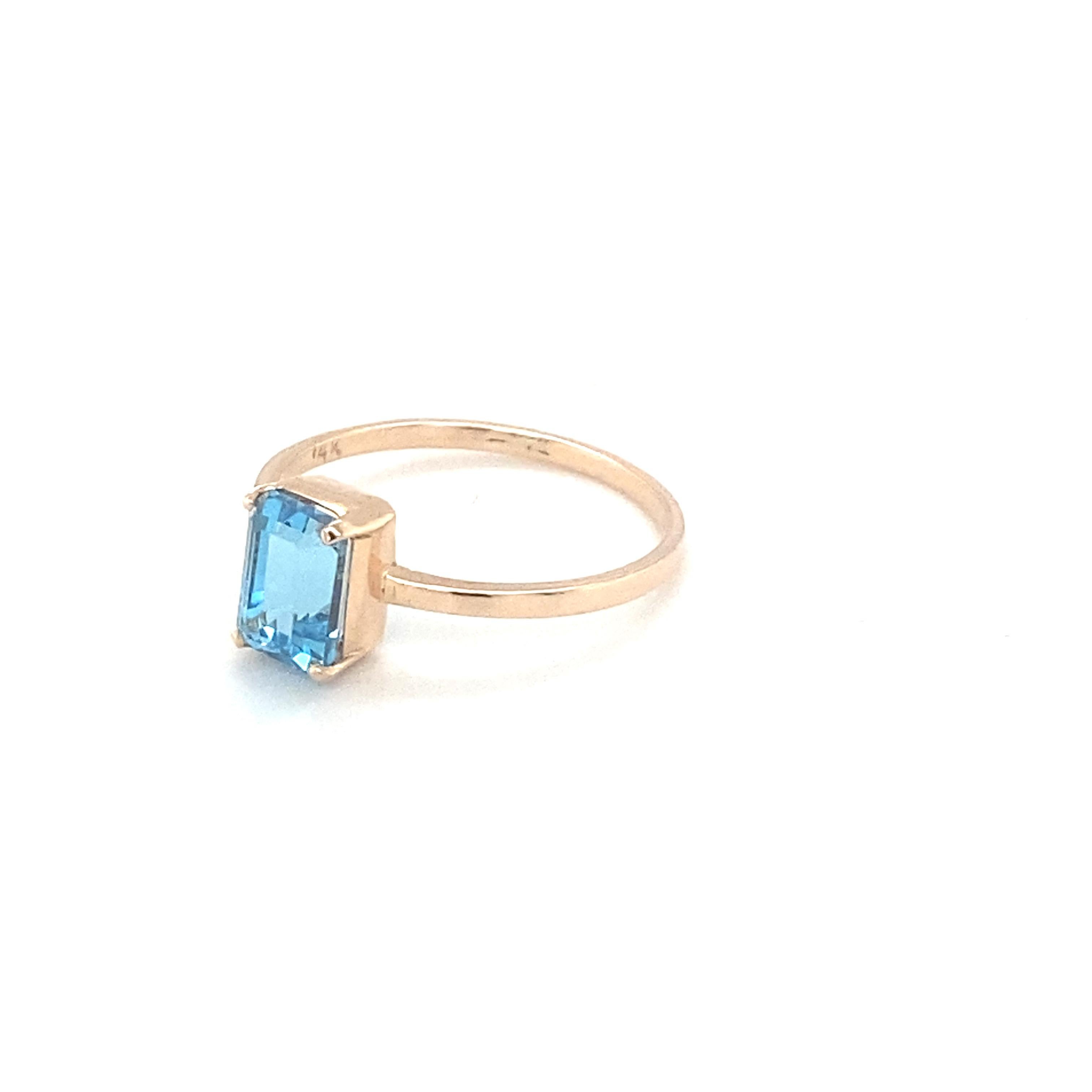 Baguette Cut Blue Topaz Yellow Gold Solitaire Ring For Sale 8